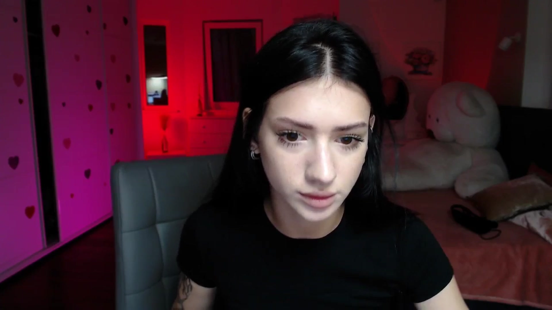 Gallery image thumbnail from Luness's myfreecams stream on, 08/22/2025, 10:19 image 16 of 20