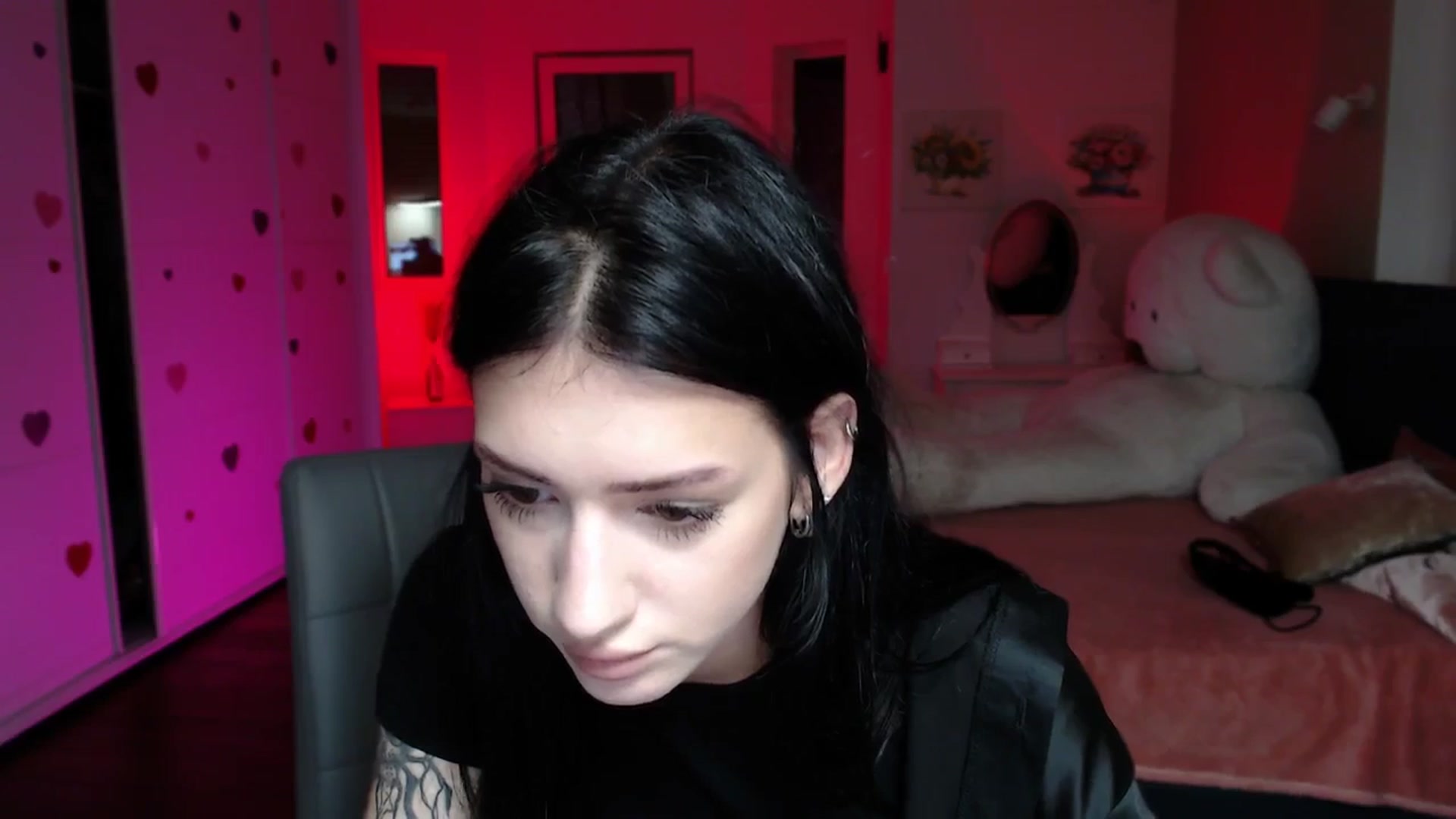 Gallery image thumbnail from Luness's myfreecams stream on, 08/22/2025, 10:19 image 19 of 20