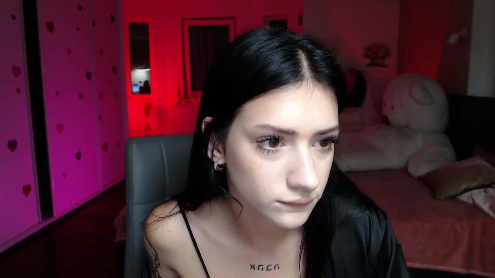 Gallery image thumbnail from Luness's myfreecams stream on, 08/22/2025, 10:19 image 7 of 20