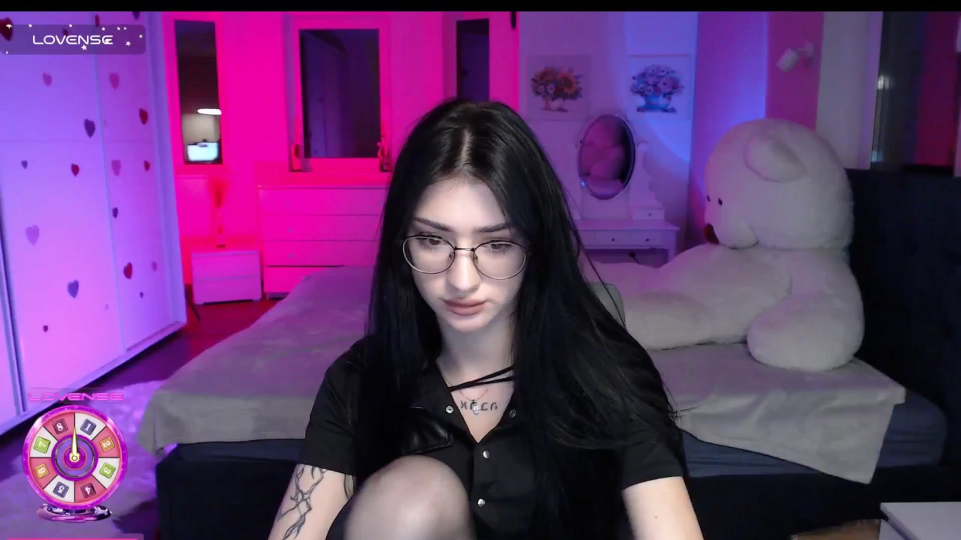Gallery image thumbnail from Luness's myfreecams stream on, 11/08/2025, 11:57 image 16 of 20
