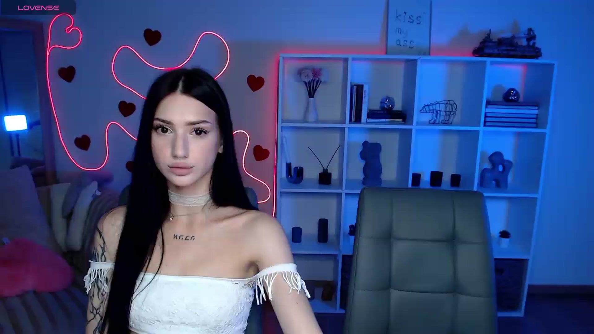 Gallery image thumbnail from Luness's myfreecams stream on, 06/27/2026, 09:59 image 17 of 20