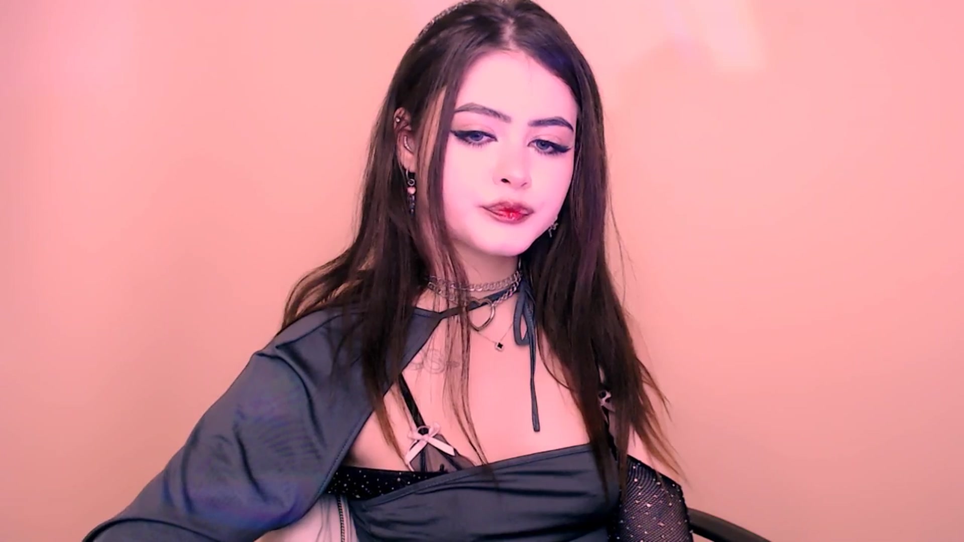 Gallery image thumbnail from LunnaBelle's myfreecams stream on, 03/09/2026, 11:02 image 17 of 20