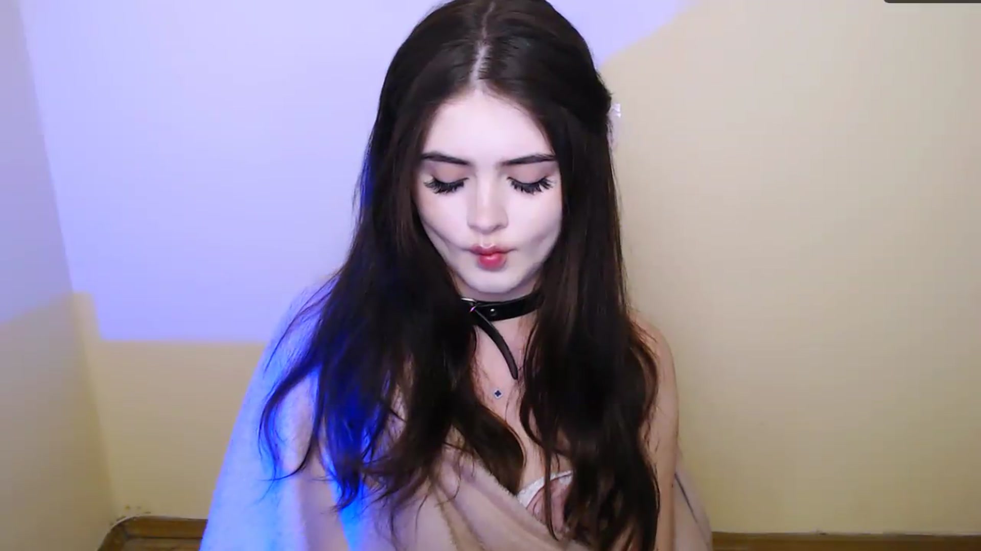 Gallery image thumbnail from LunnaBelle's myfreecams stream on, 05/28/2026, 17:16 image 15 of 20