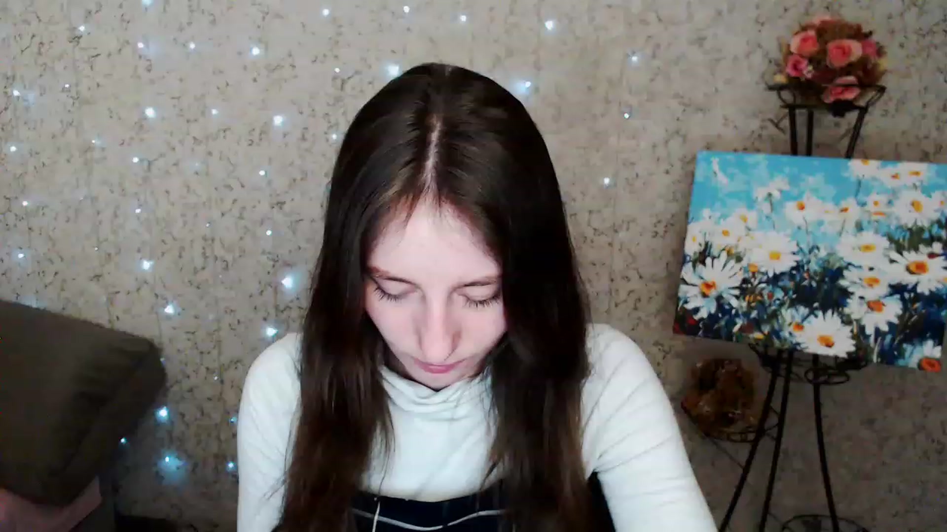 Gallery image thumbnail from Lunnaa_xx's myfreecams stream on, 12/20/2022, 15:19 image 15 of 20