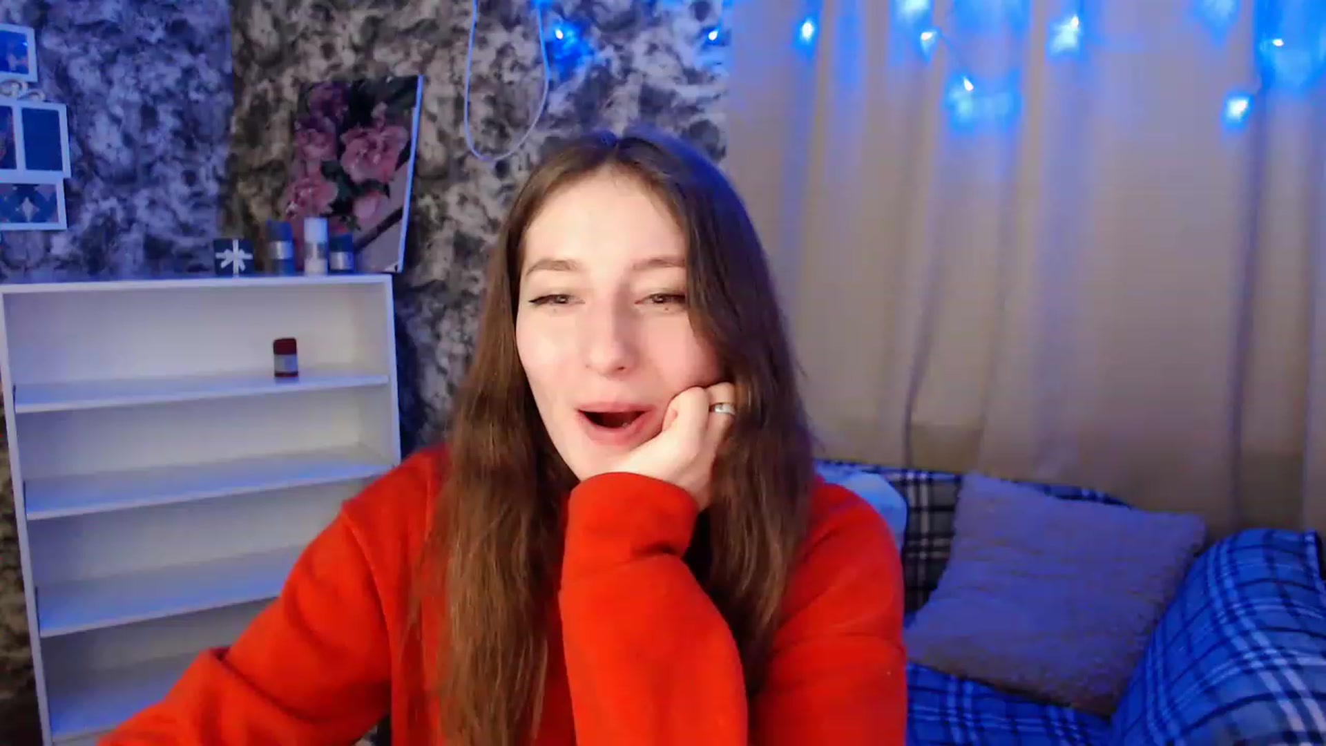 Gallery image thumbnail from Lunnaa_xx's myfreecams stream on, 12/22/2022, 17:44 image 6 of 20