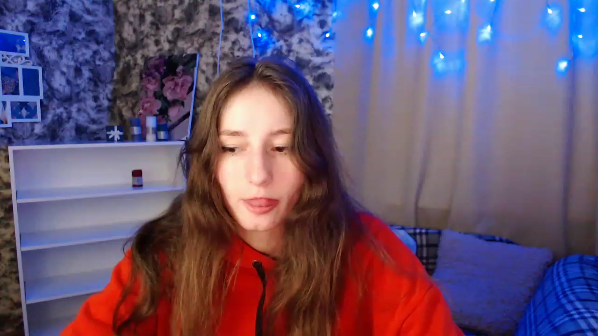 Gallery image thumbnail from Lunnaa_xx's myfreecams stream on, 12/22/2022, 18:46 image 9 of 20