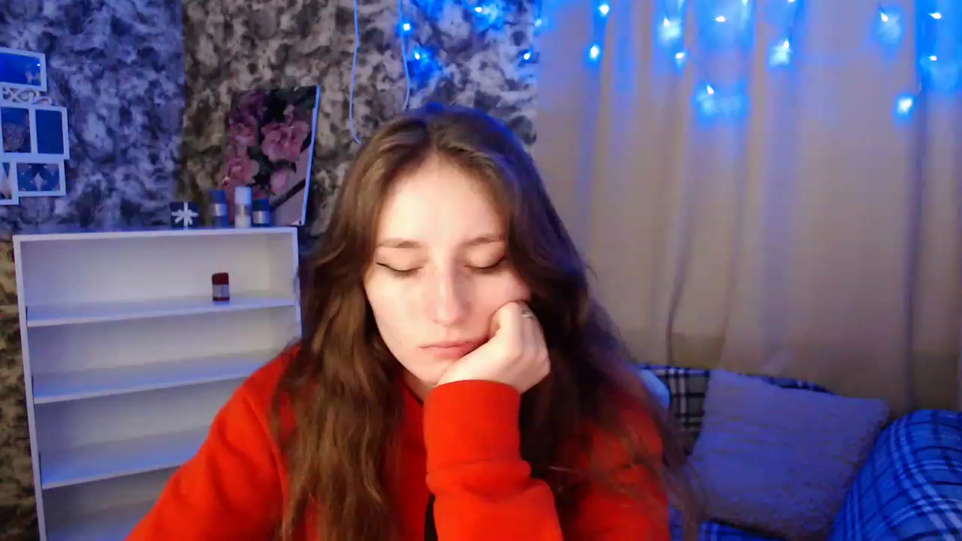 Gallery image thumbnail from Lunnaa_xx's myfreecams stream on, 12/22/2022, 18:46 image 14 of 20