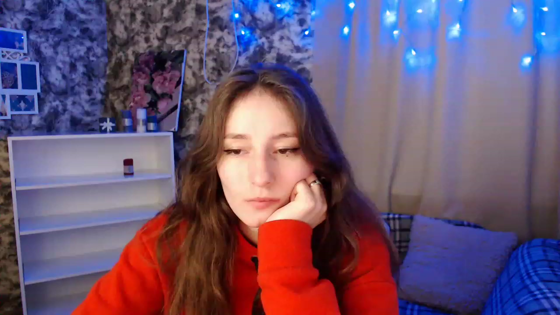 Gallery image thumbnail from Lunnaa_xx's myfreecams stream on, 12/22/2022, 18:46 image 18 of 20