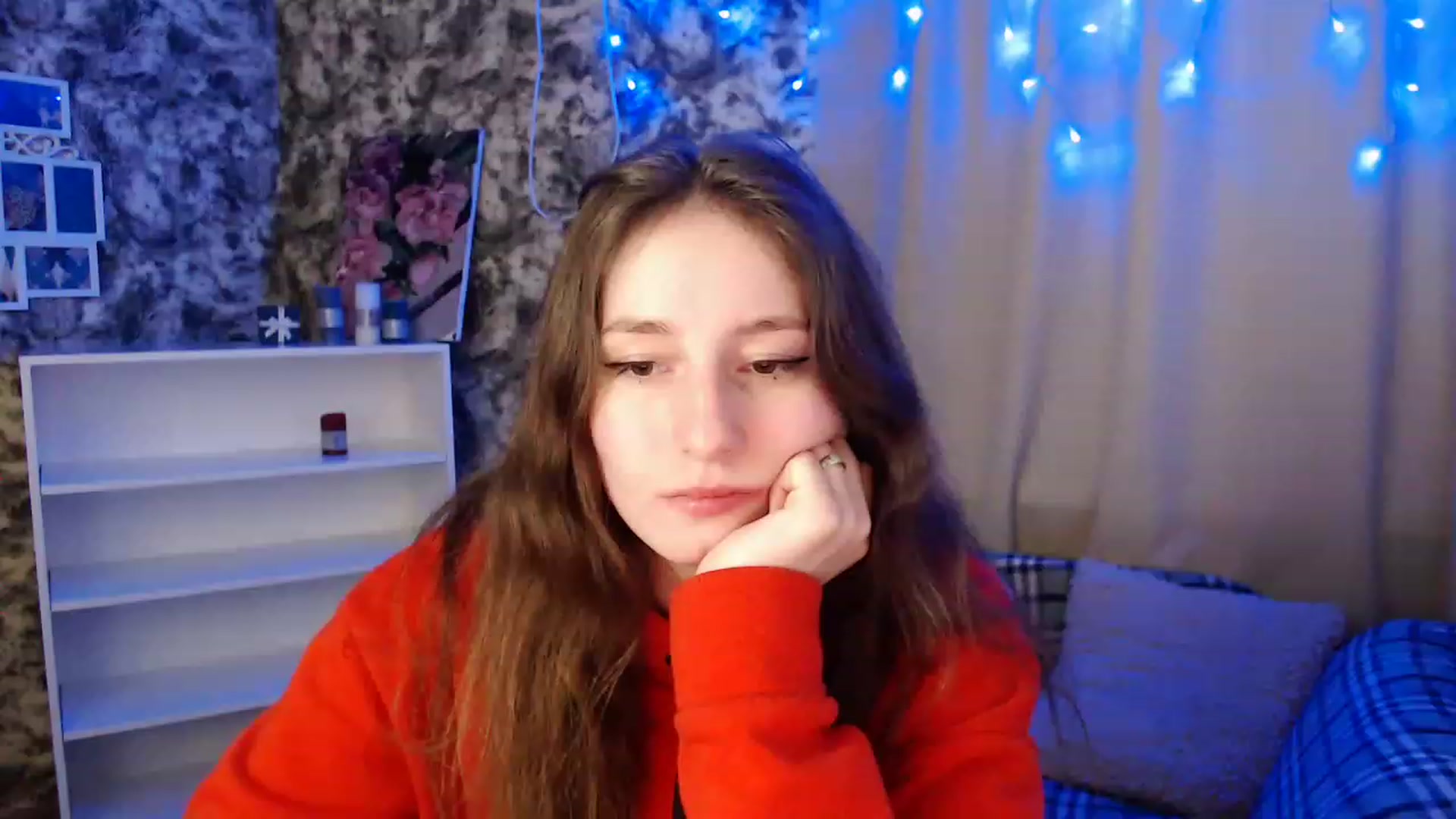 Gallery image thumbnail from Lunnaa_xx's myfreecams stream on, 12/22/2022, 18:46 image 5 of 20