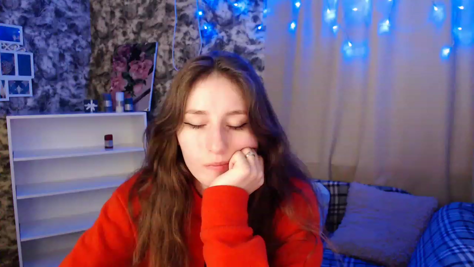 Gallery image thumbnail from Lunnaa_xx's myfreecams stream on, 12/22/2022, 18:46 image 15 of 20