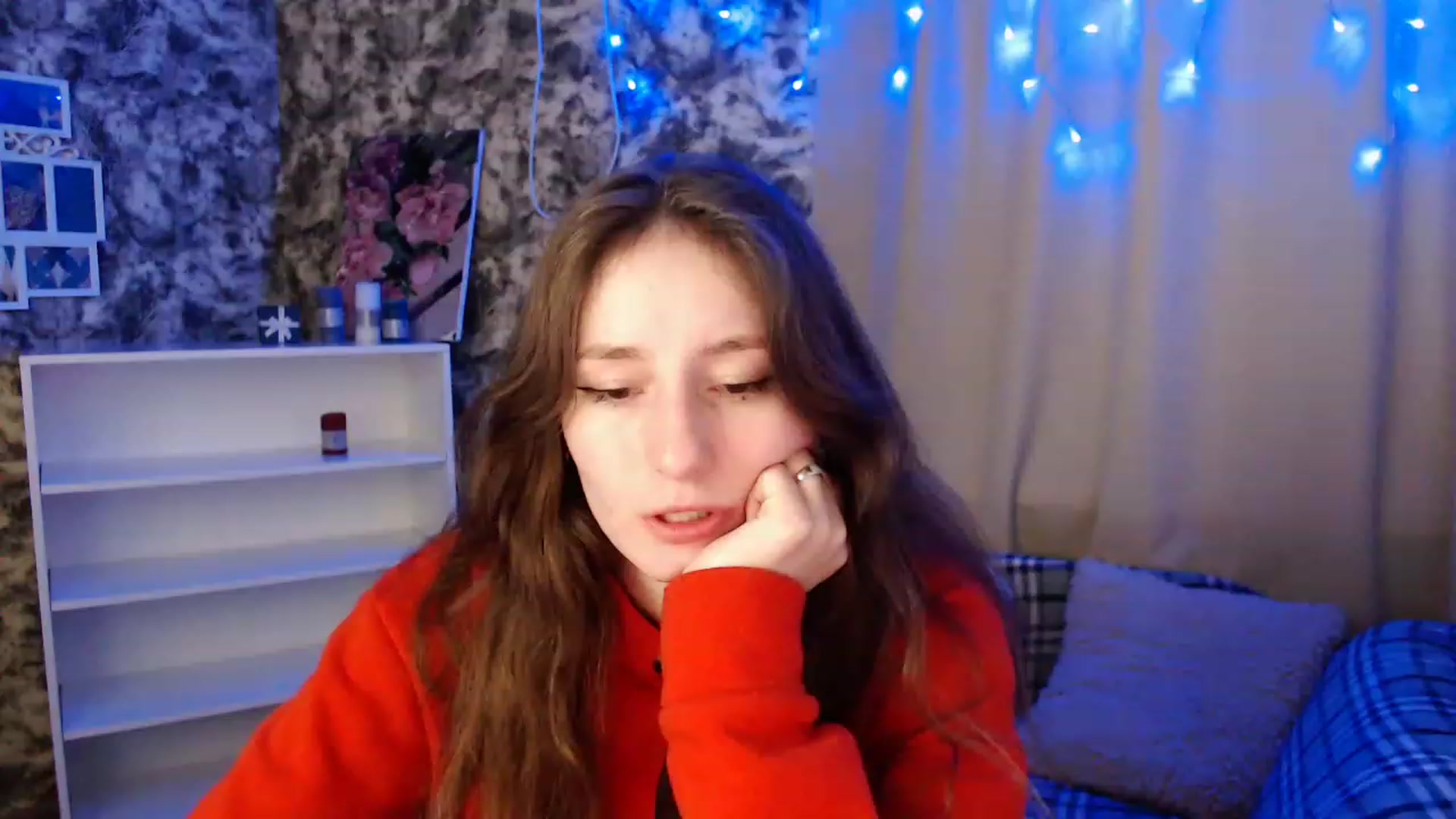 Gallery image thumbnail from Lunnaa_xx's myfreecams stream on, 12/22/2022, 18:46 image 16 of 20