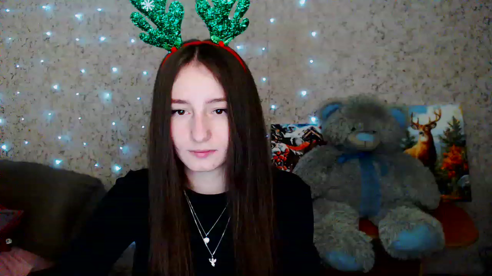 Gallery image thumbnail from Lunnaa_xx's myfreecams stream on, 12/25/2022, 21:41 image 16 of 20