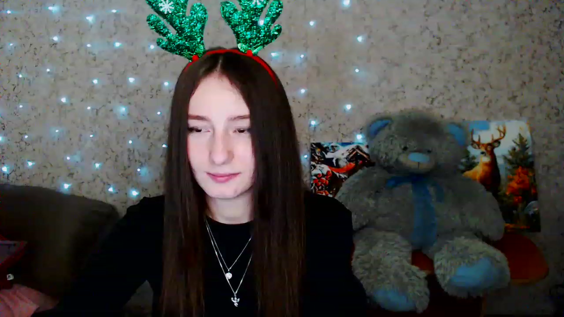 Gallery image thumbnail from Lunnaa_xx's myfreecams stream on, 12/25/2022, 21:41 image 14 of 20
