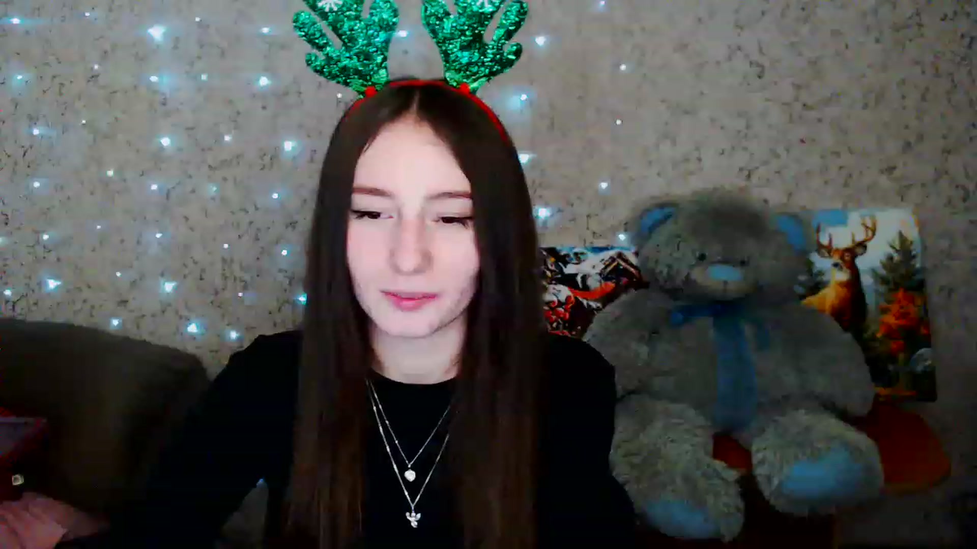 Gallery image thumbnail from Lunnaa_xx's myfreecams stream on, 12/25/2022, 21:41 image 13 of 20