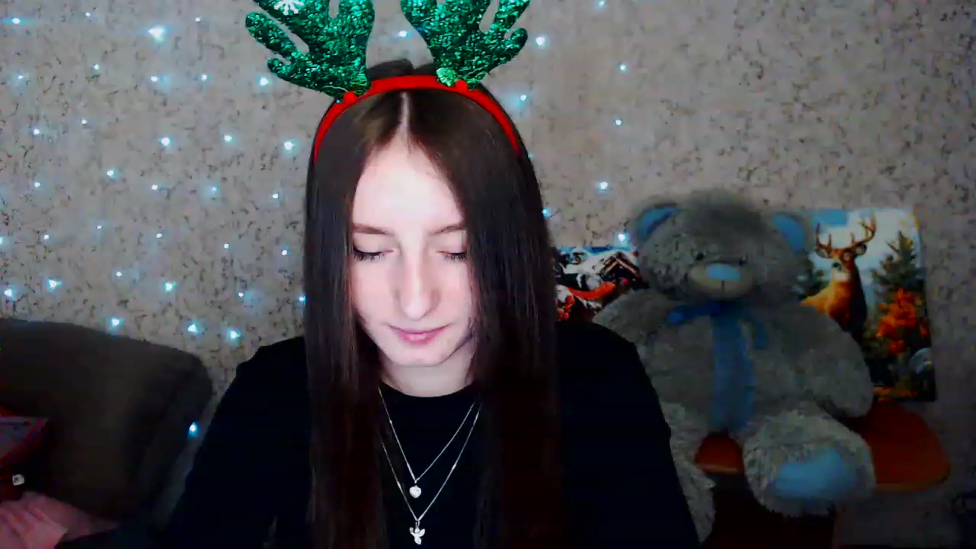 Gallery image thumbnail from Lunnaa_xx's myfreecams stream on, 12/25/2022, 21:41 image 4 of 20