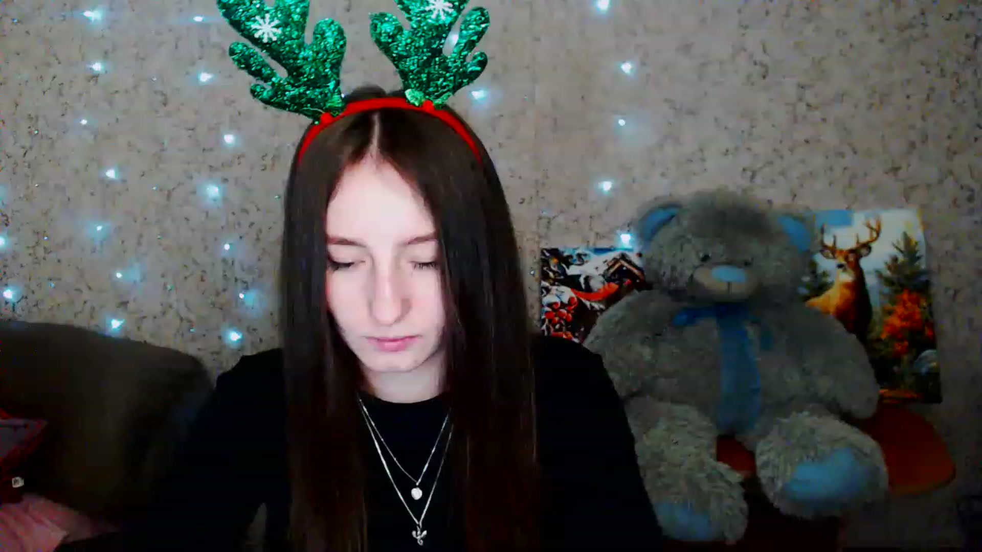 Gallery image thumbnail from Lunnaa_xx's myfreecams stream on, 12/25/2022, 21:41 image 18 of 20