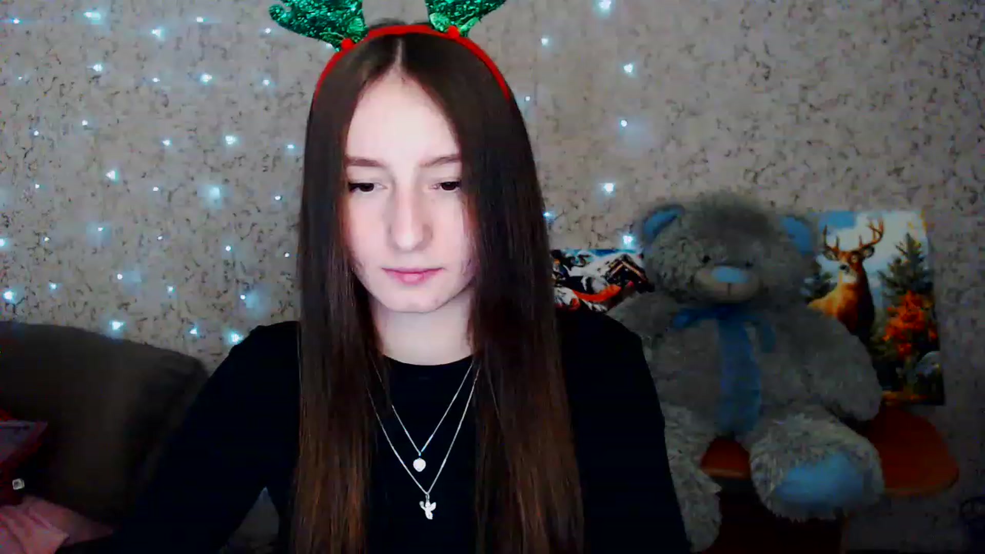 Gallery image thumbnail from Lunnaa_xx's myfreecams stream on, 12/25/2022, 21:41 image 3 of 20