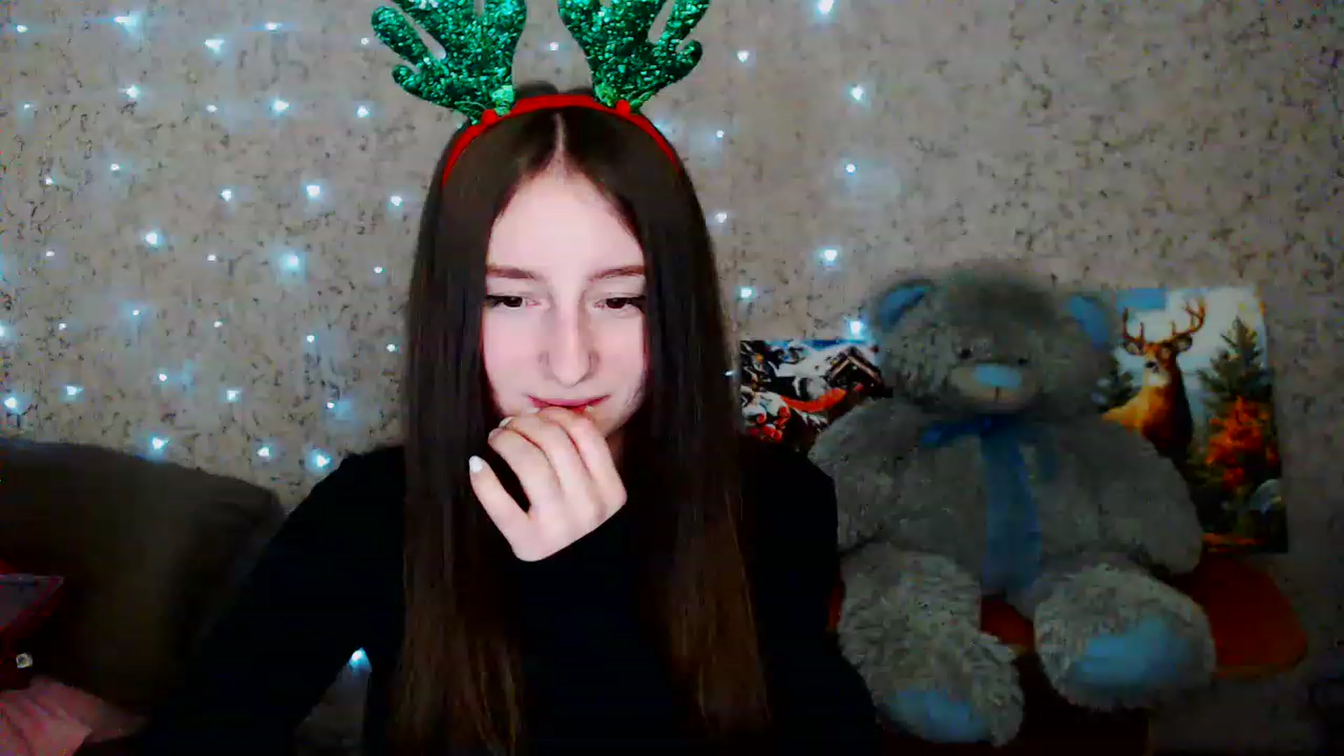 Gallery image thumbnail from Lunnaa_xx's myfreecams stream on, 12/25/2022, 21:41 image 11 of 20