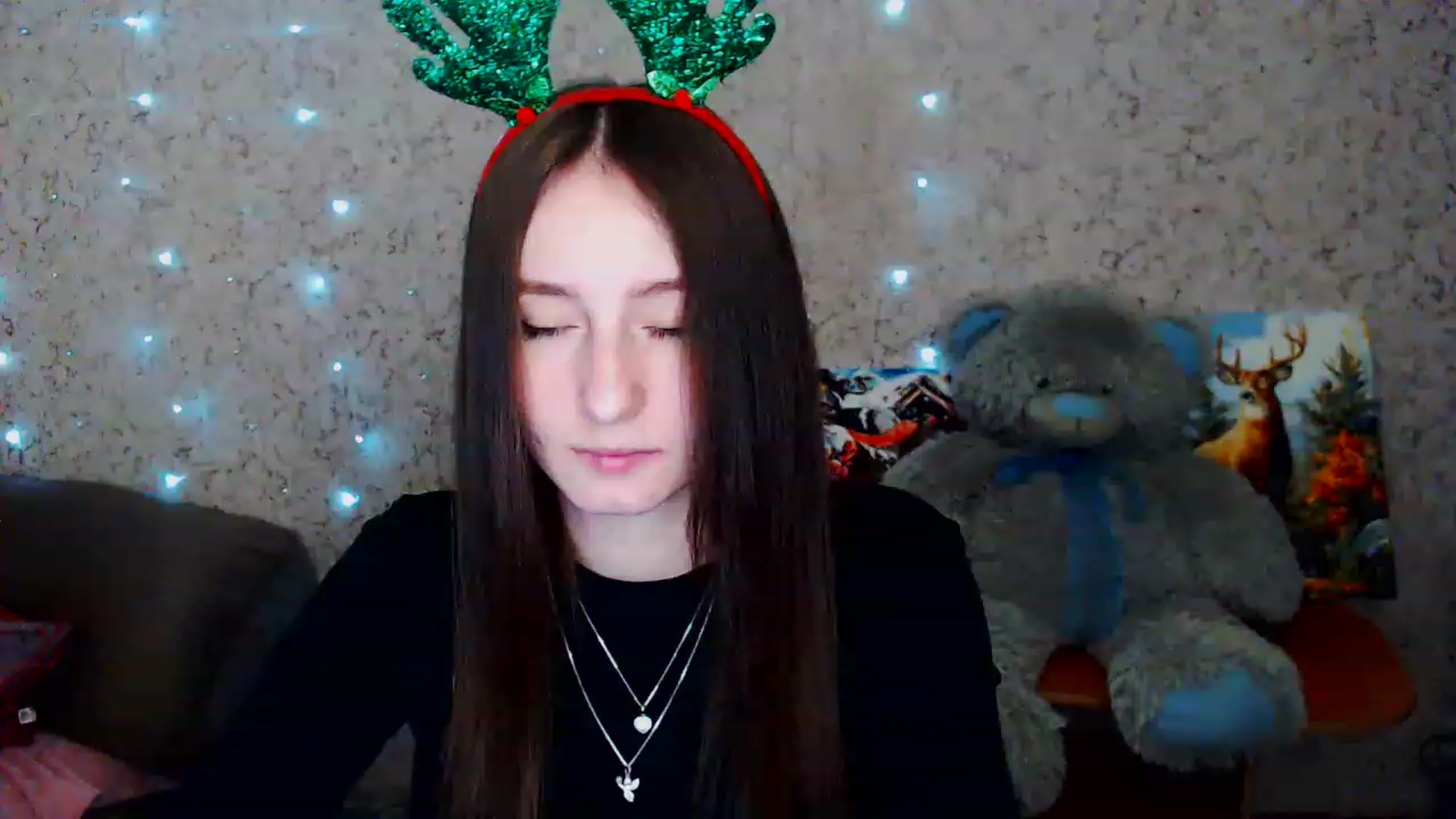 Gallery image thumbnail from Lunnaa_xx's myfreecams stream on, 12/25/2022, 21:41 image 2 of 20