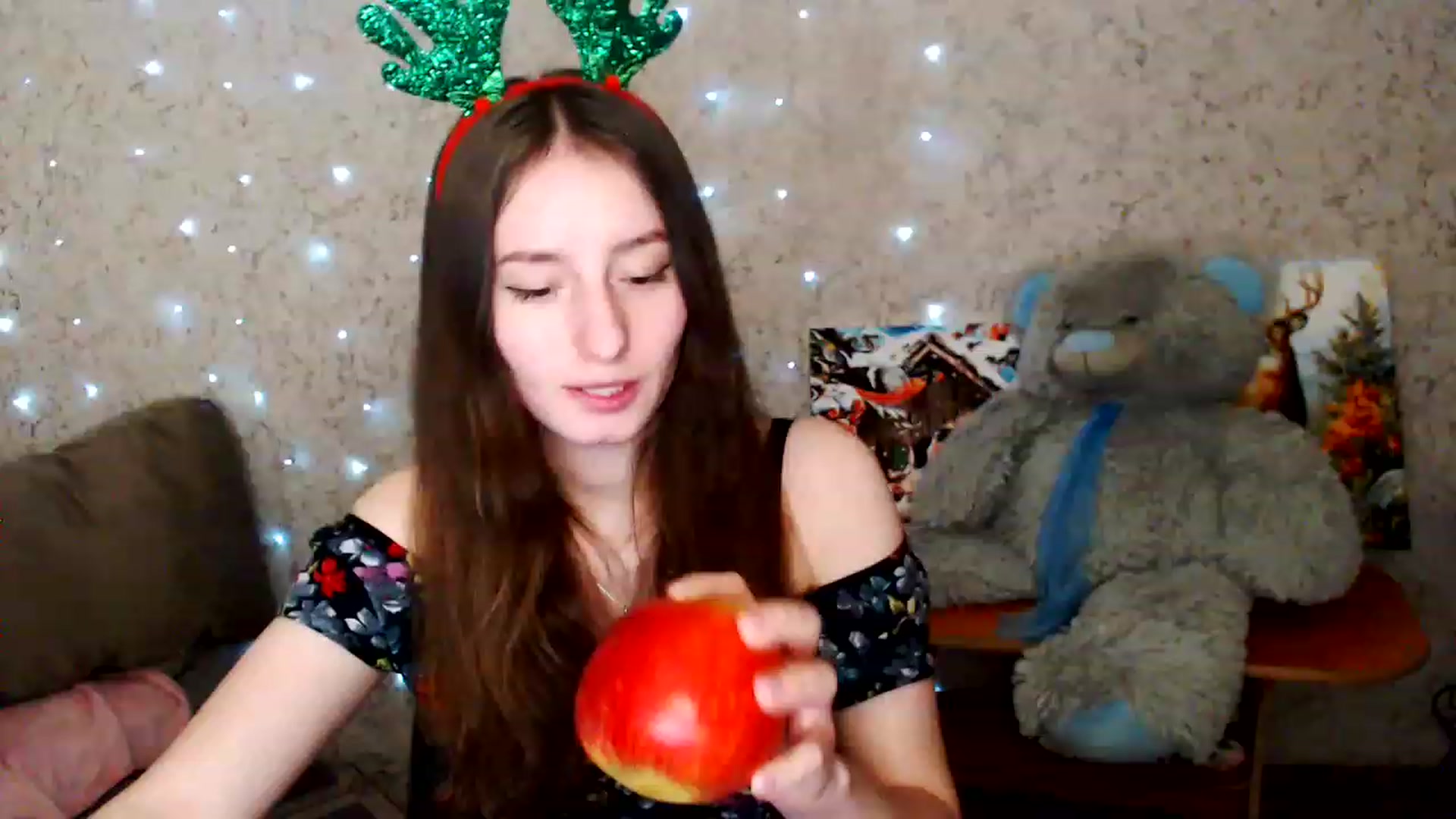 Gallery image thumbnail from Lunnaa_xx's myfreecams stream on, 12/28/2022, 16:37 image 17 of 20