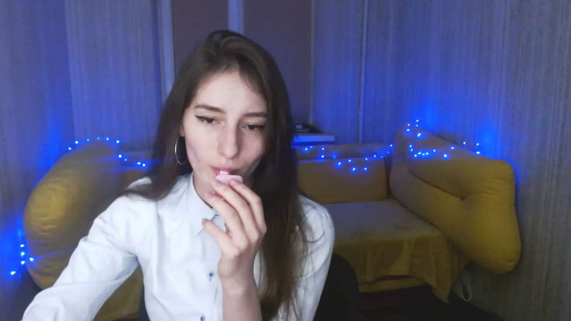 Gallery image thumbnail from Lunnaa_xx's myfreecams stream on, 01/04/2023, 18:16 image 9 of 20