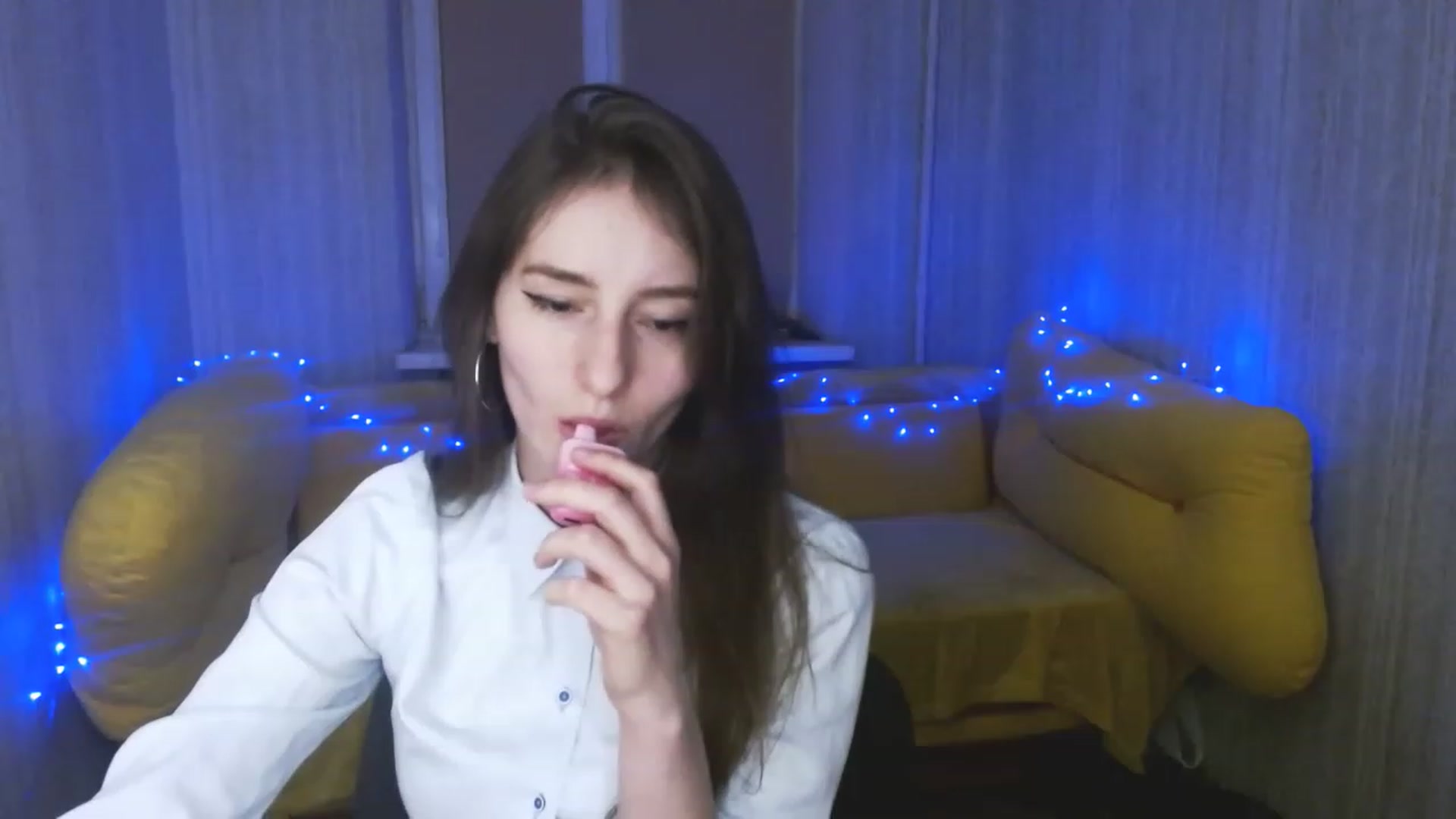 Gallery image thumbnail from Lunnaa_xx's myfreecams stream on, 01/04/2023, 18:16 image 7 of 20