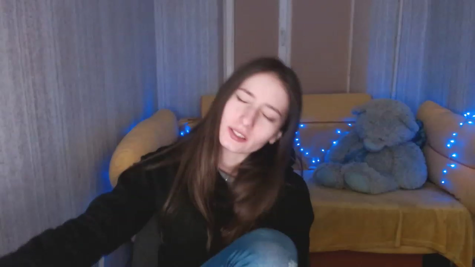 Gallery image thumbnail from Lunnaa_xx's myfreecams stream on, 01/10/2023, 14:45 image 17 of 20