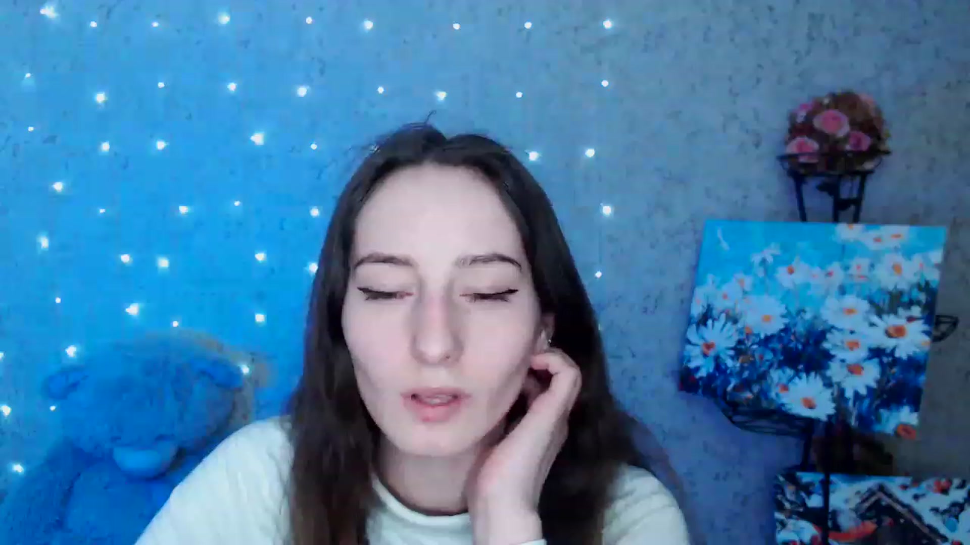 Gallery image thumbnail from Lunnaa_xx's myfreecams stream on, 02/01/2023, 16:05 image 14 of 20