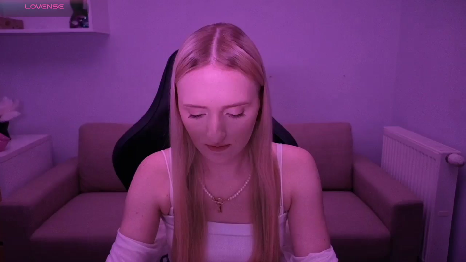 Gallery image thumbnail from Lunnele's myfreecams stream on, 03/28/2026, 17:32 image 12 of 20