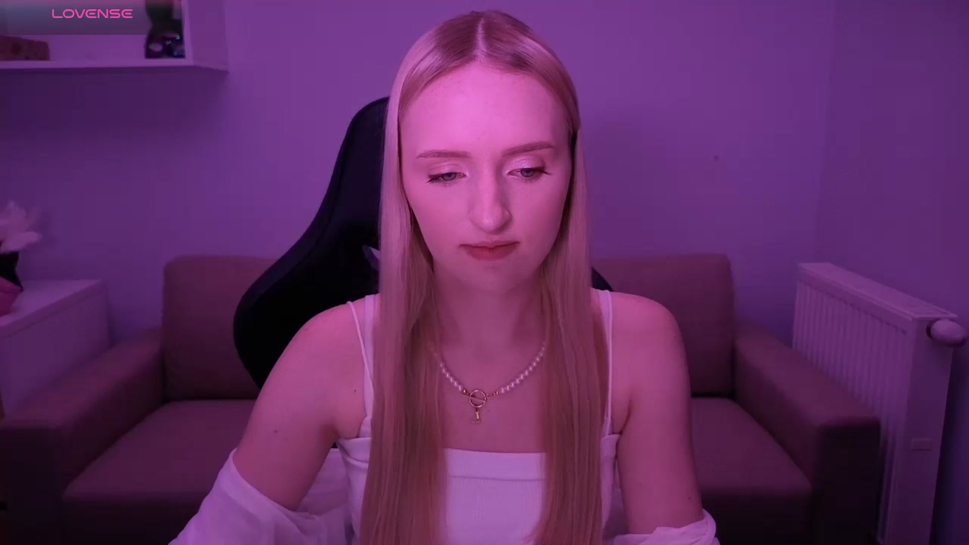 Gallery image thumbnail from Lunnele's myfreecams stream on, 03/28/2026, 17:32 image 16 of 20