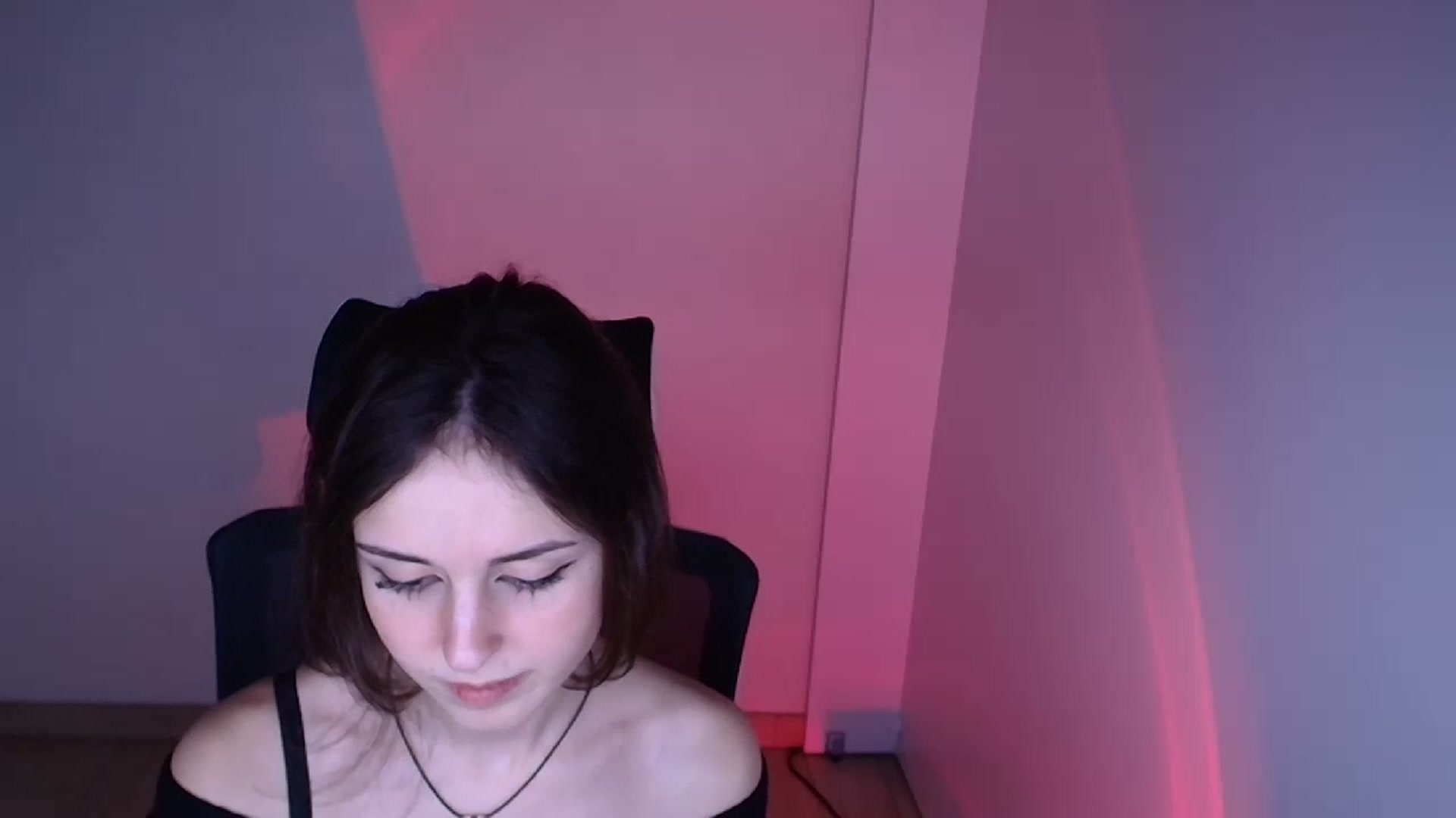 Gallery image thumbnail from Lurenn's myfreecams stream on, 11/22/2023, 13:21 image 20 of 20