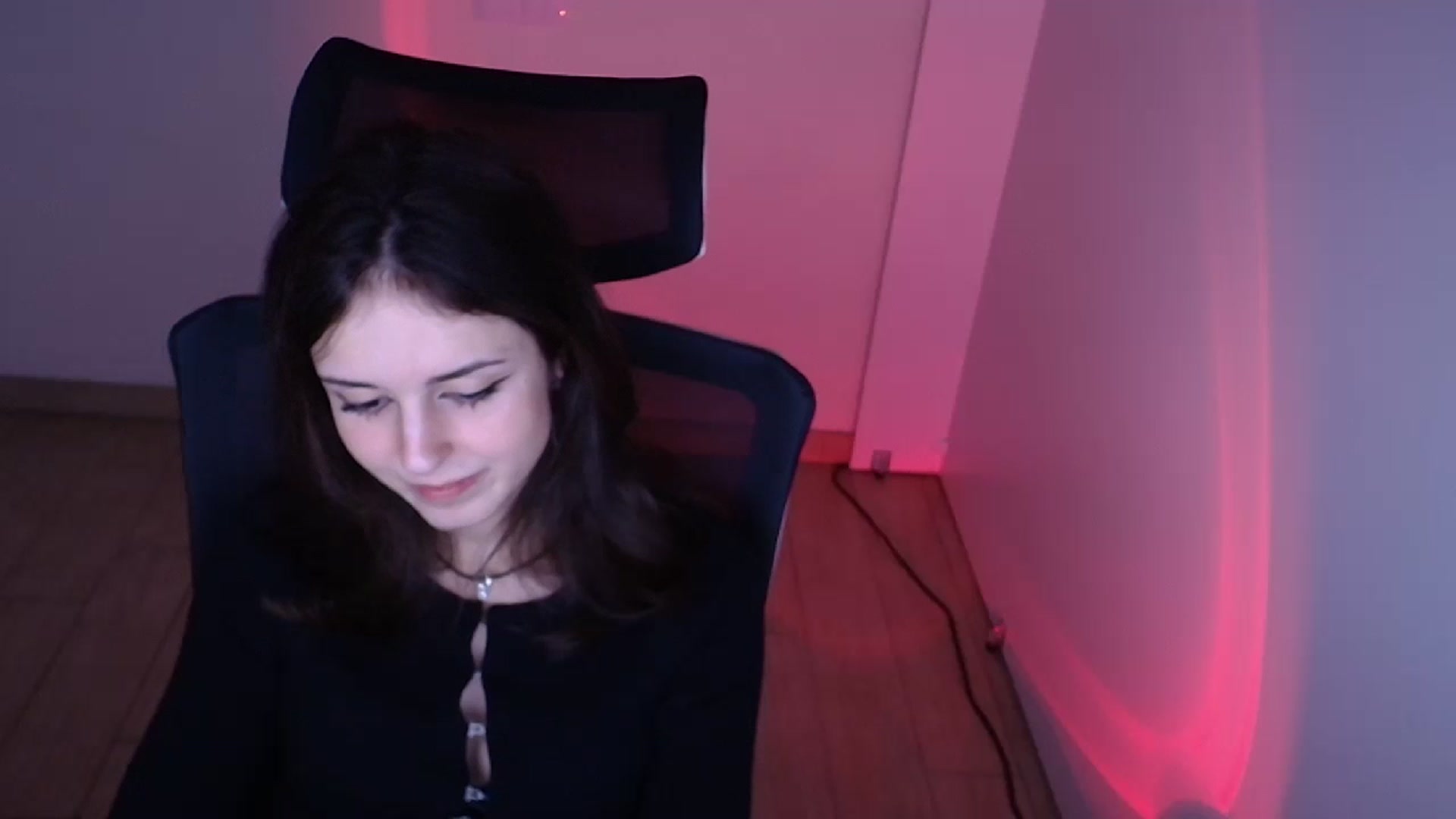 Gallery image thumbnail from Lurenn's myfreecams stream on, 11/22/2023, 15:36 image 5 of 20