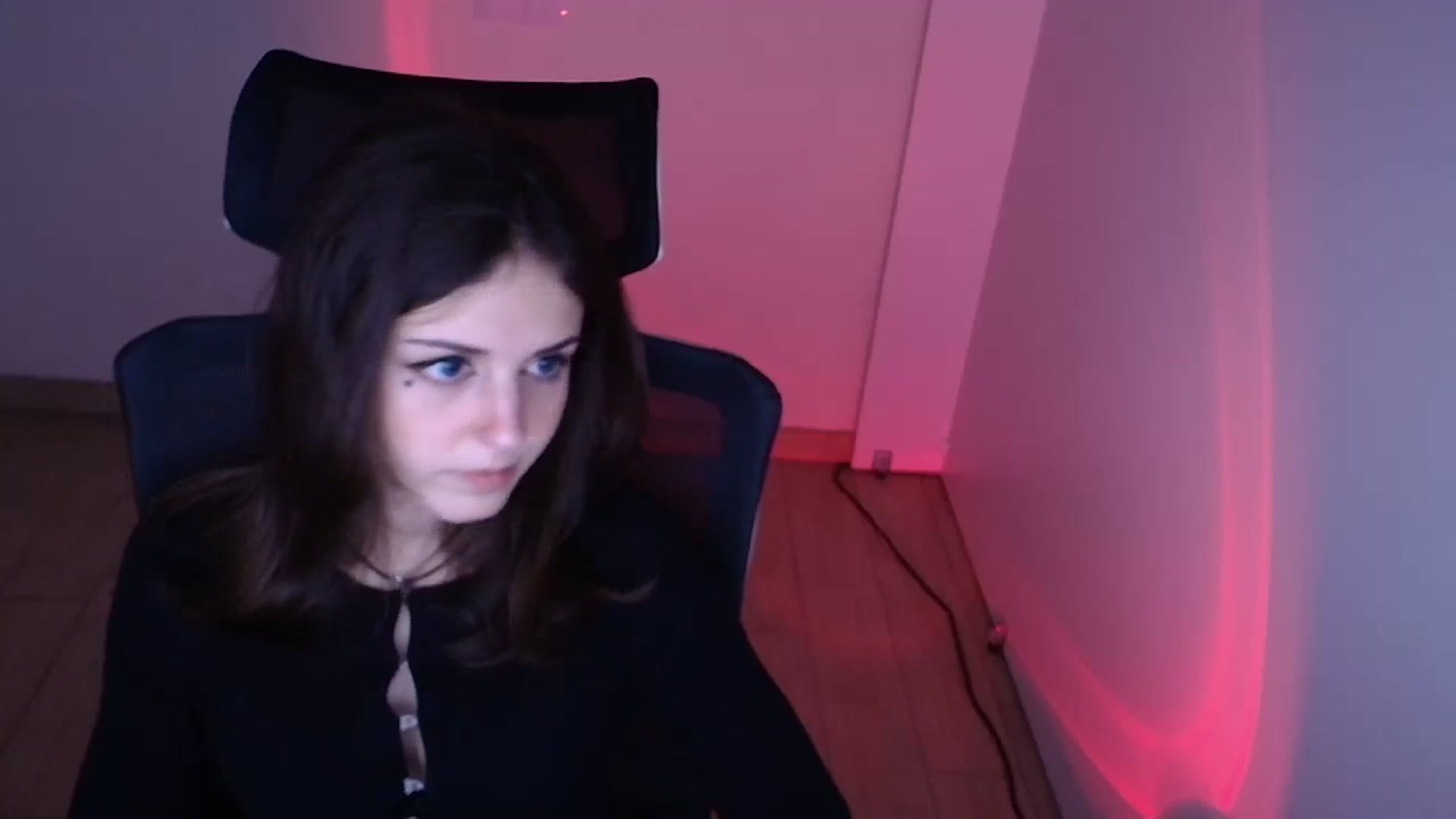 Gallery image thumbnail from Lurenn's myfreecams stream on, 11/22/2023, 15:36 image 2 of 20
