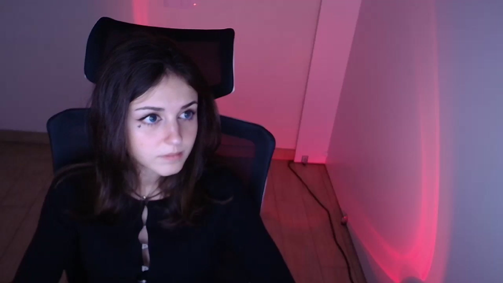 Gallery image thumbnail from Lurenn's myfreecams stream on, 11/22/2023, 15:36 image 1 of 20