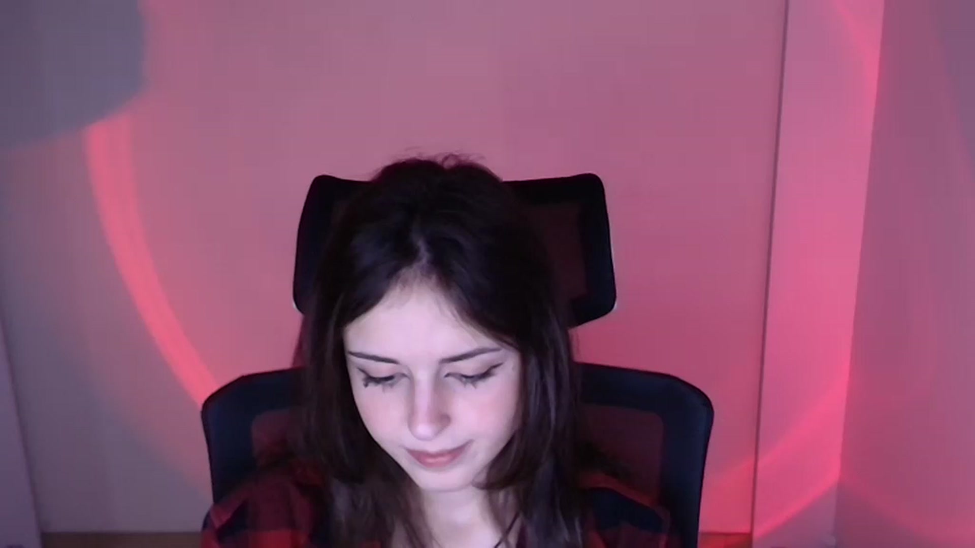 Gallery image thumbnail from Lurenn's myfreecams stream on, 11/23/2023, 14:05 image 6 of 20