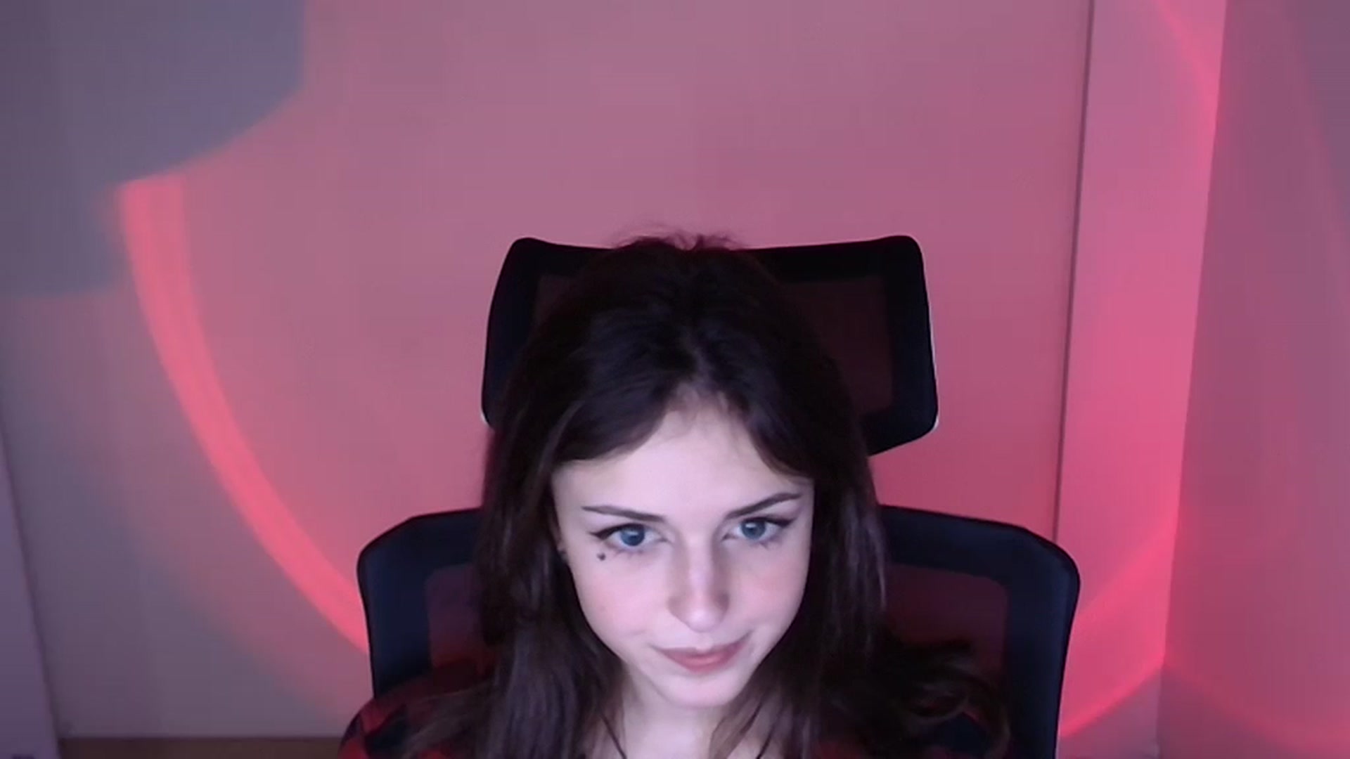 Gallery image thumbnail from Lurenn's myfreecams stream on, 11/23/2023, 14:05 image 17 of 20