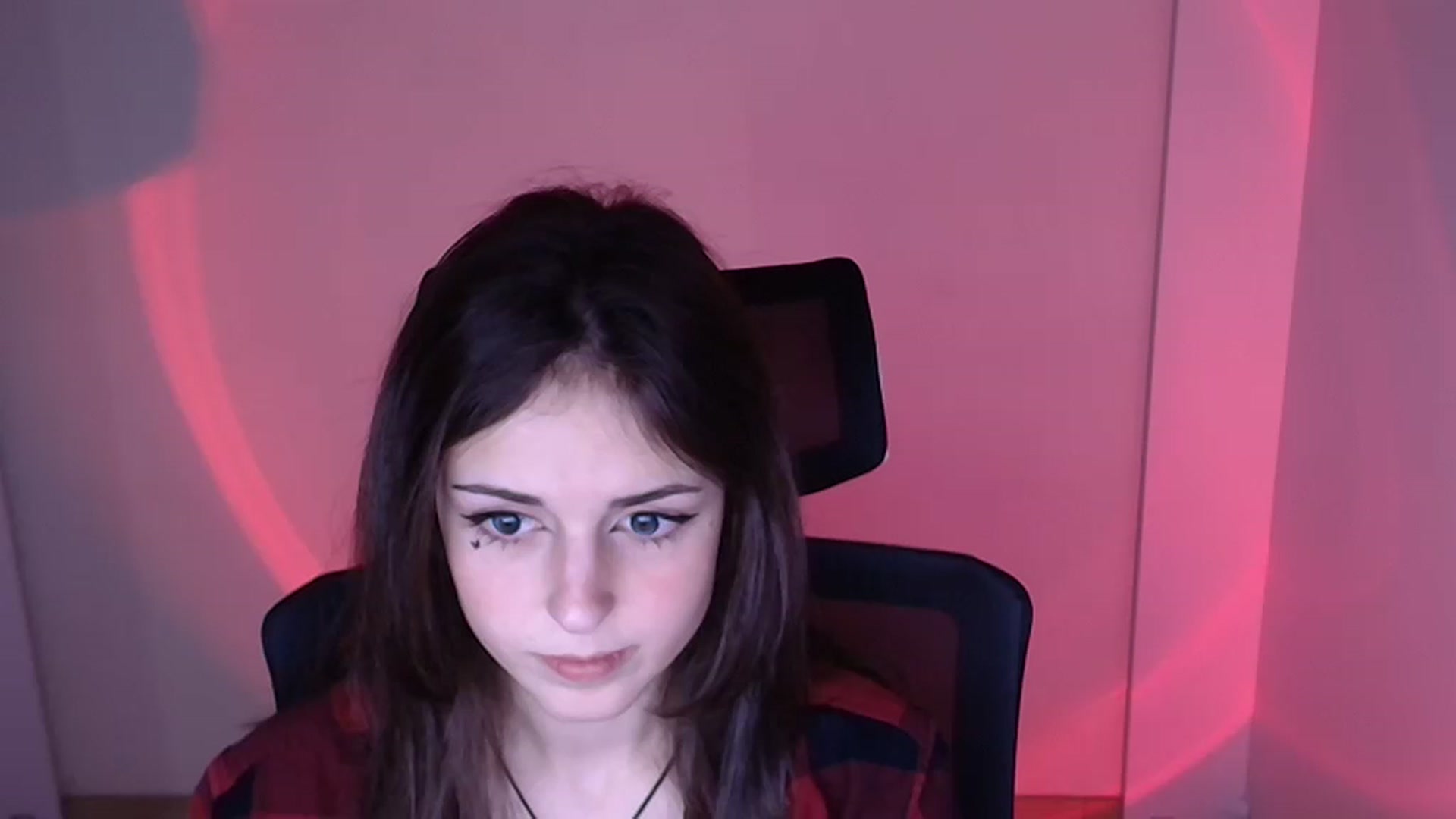 Gallery image thumbnail from Lurenn's myfreecams stream on, 11/23/2023, 14:05 image 3 of 20