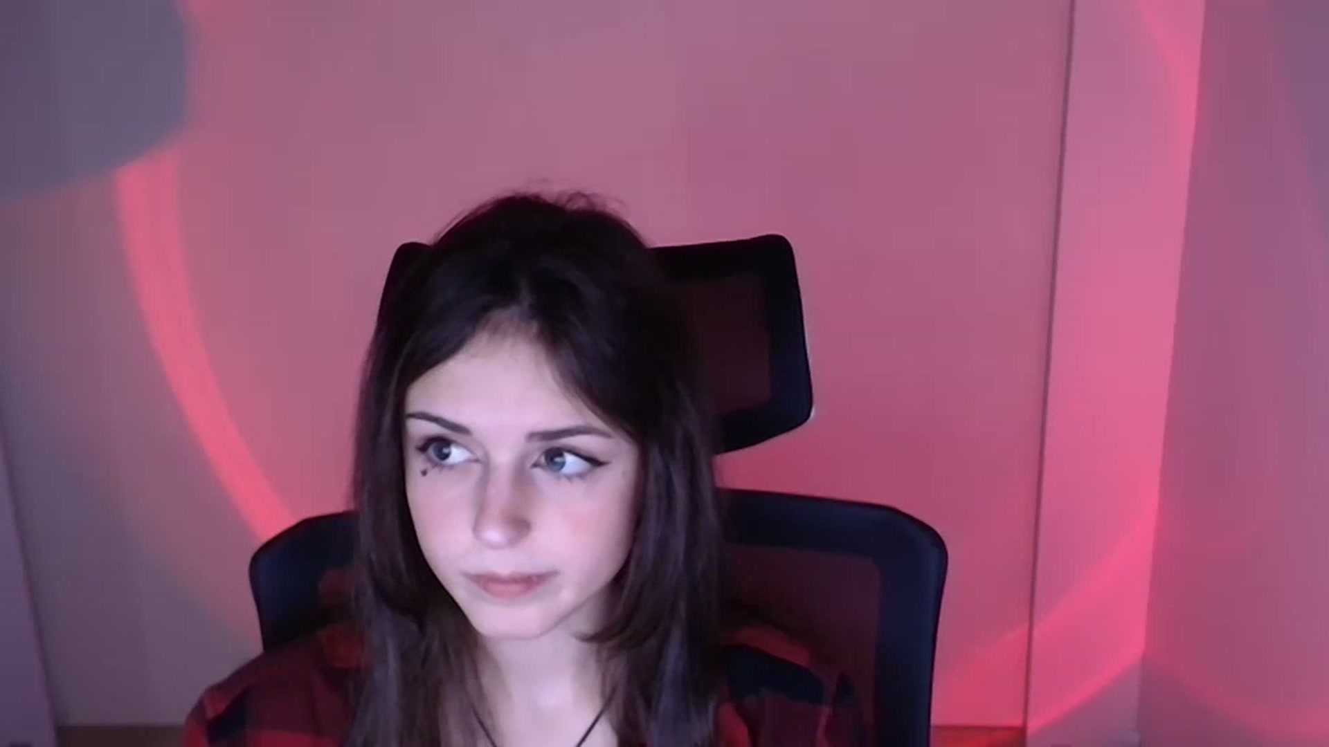 Gallery image thumbnail from Lurenn's myfreecams stream on, 11/23/2023, 14:05 image 4 of 20