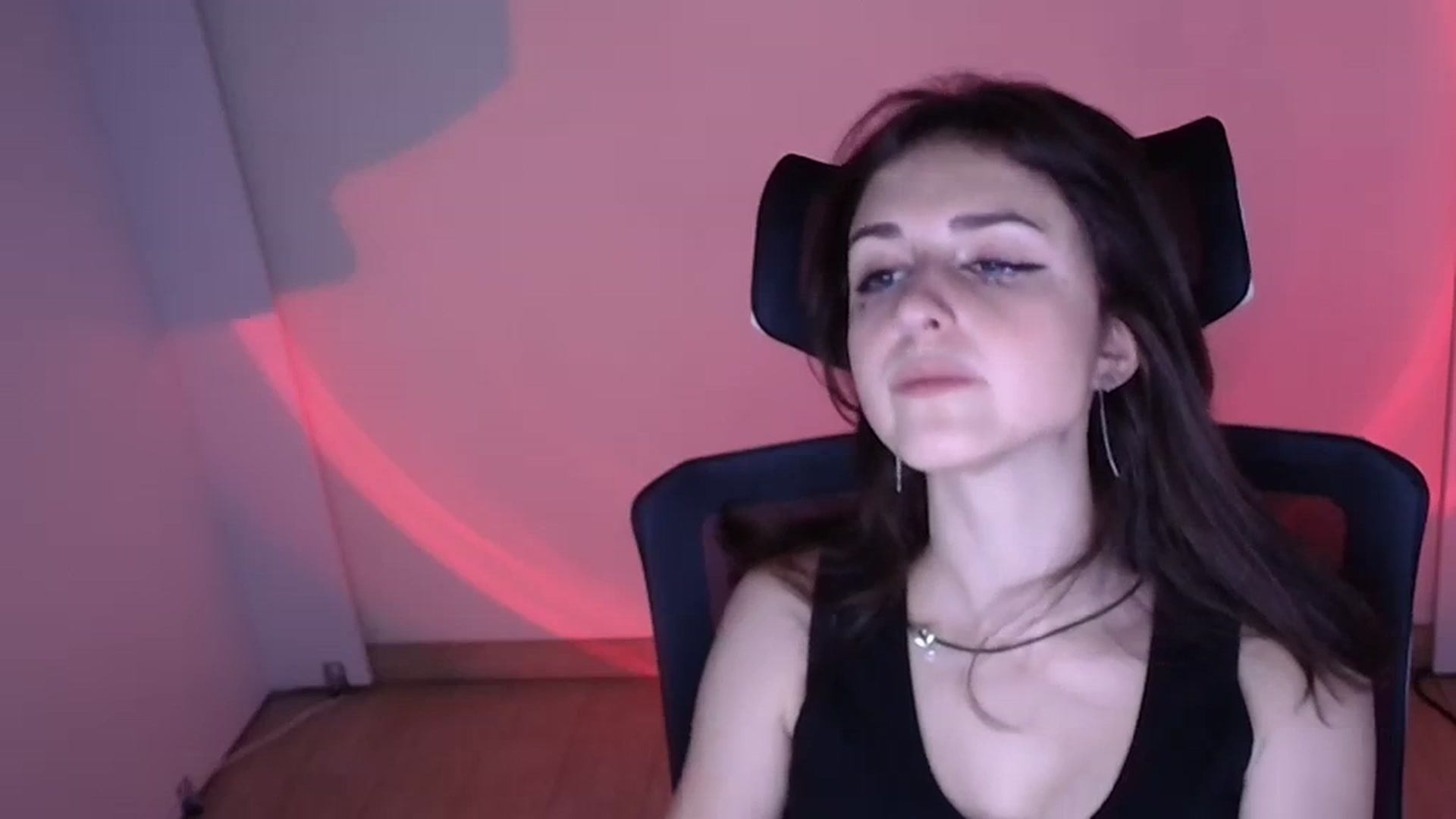 Gallery image thumbnail from Lurenn's myfreecams stream on, 11/23/2023, 17:59 image 3 of 20