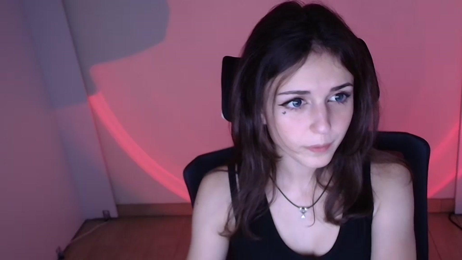 Gallery image thumbnail from Lurenn's myfreecams stream on, 11/23/2023, 17:59 image 17 of 20