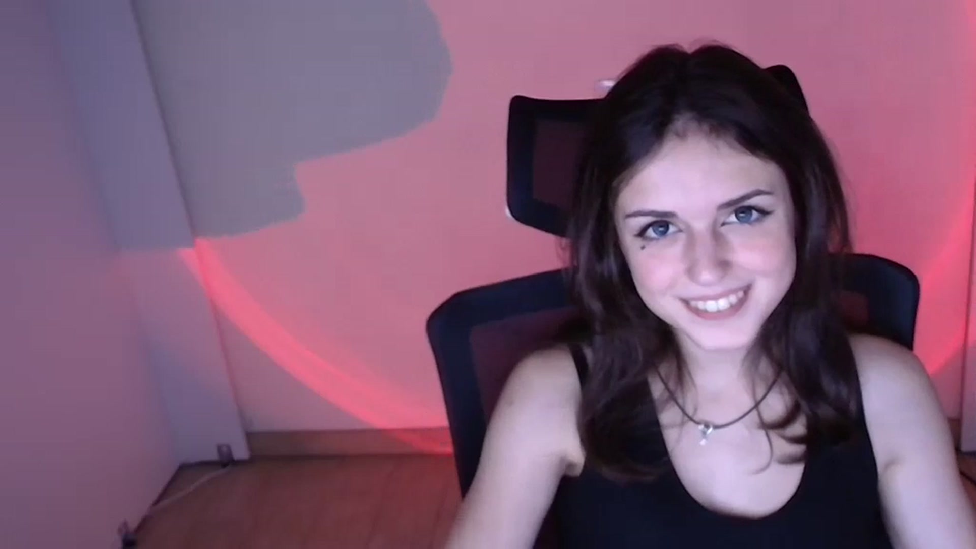 Gallery image thumbnail from Lurenn's myfreecams stream on, 11/23/2023, 17:59 image 11 of 20