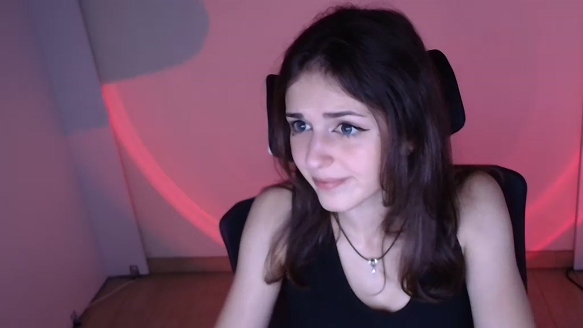 Gallery image thumbnail from Lurenn's myfreecams stream on, 11/23/2023, 17:59 image 15 of 20