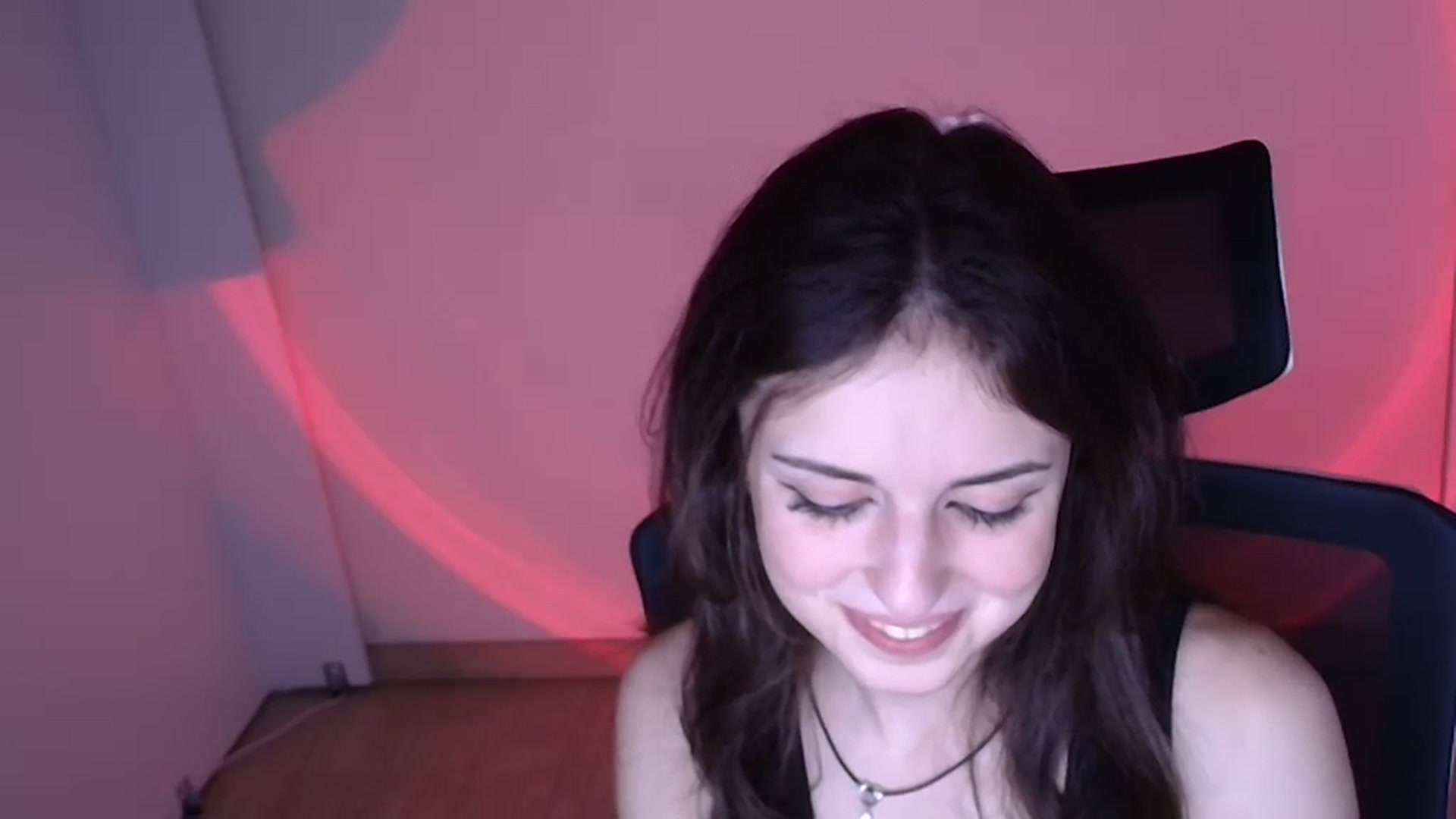 Gallery image thumbnail from Lurenn's myfreecams stream on, 11/23/2023, 17:59 image 10 of 20