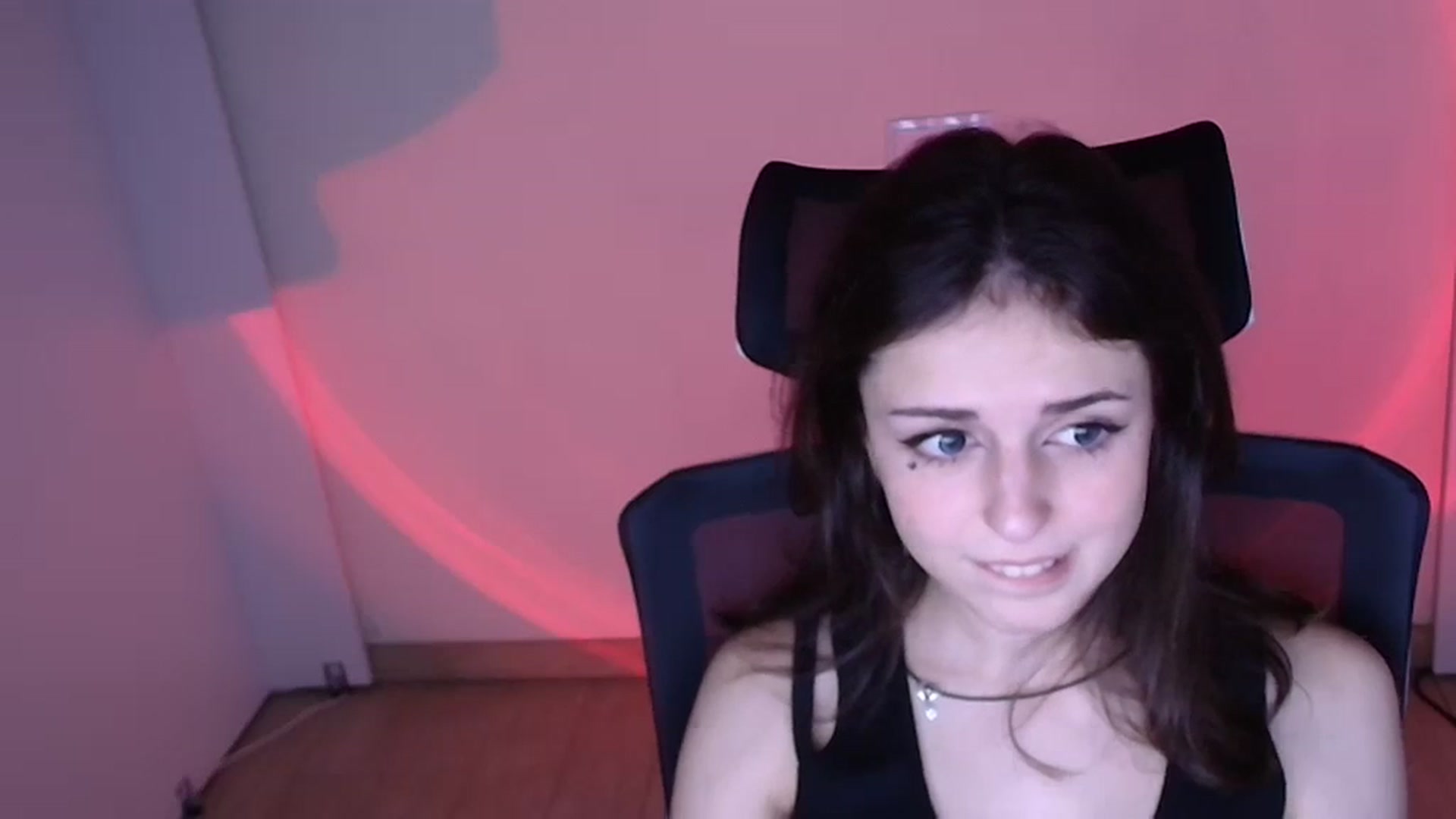 Gallery image thumbnail from Lurenn's myfreecams stream on, 11/23/2023, 17:59 image 7 of 20