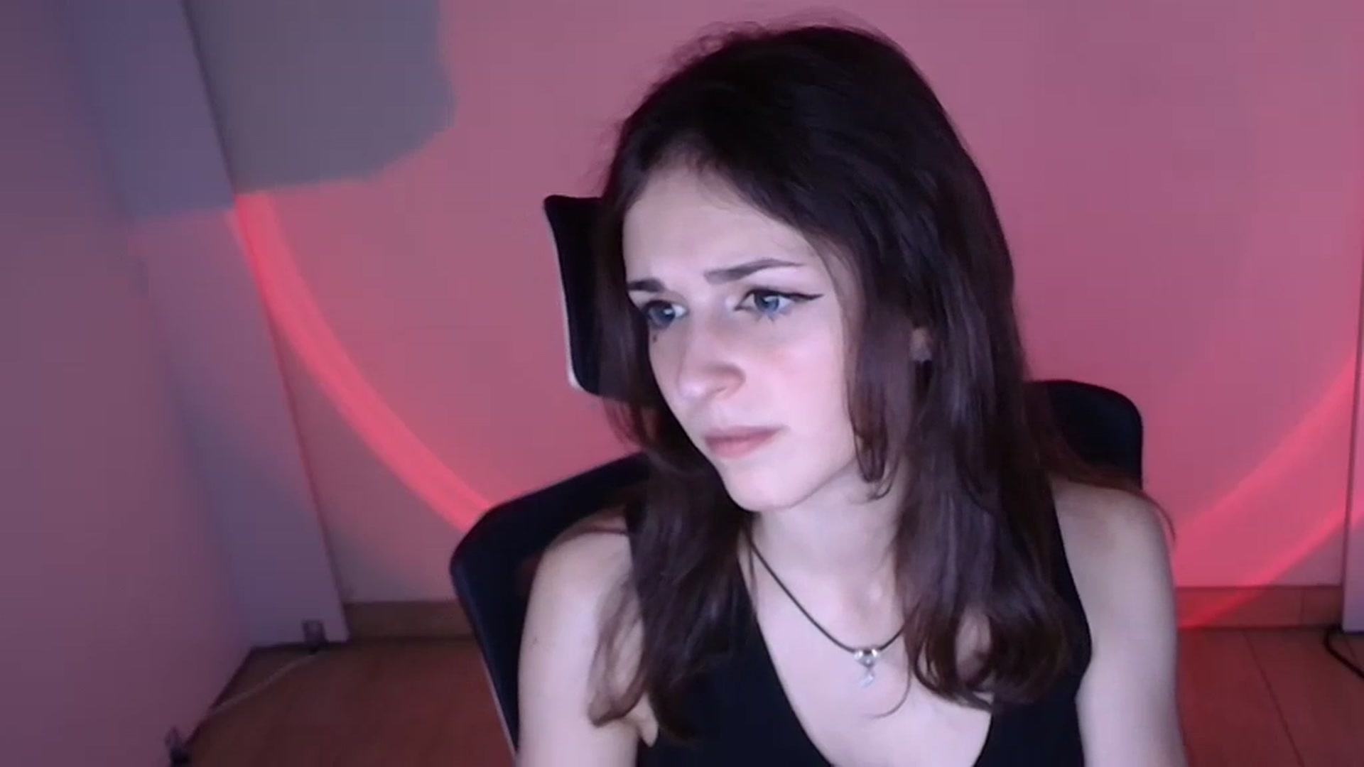 Gallery image thumbnail from Lurenn's myfreecams stream on, 11/23/2023, 17:59 image 16 of 20