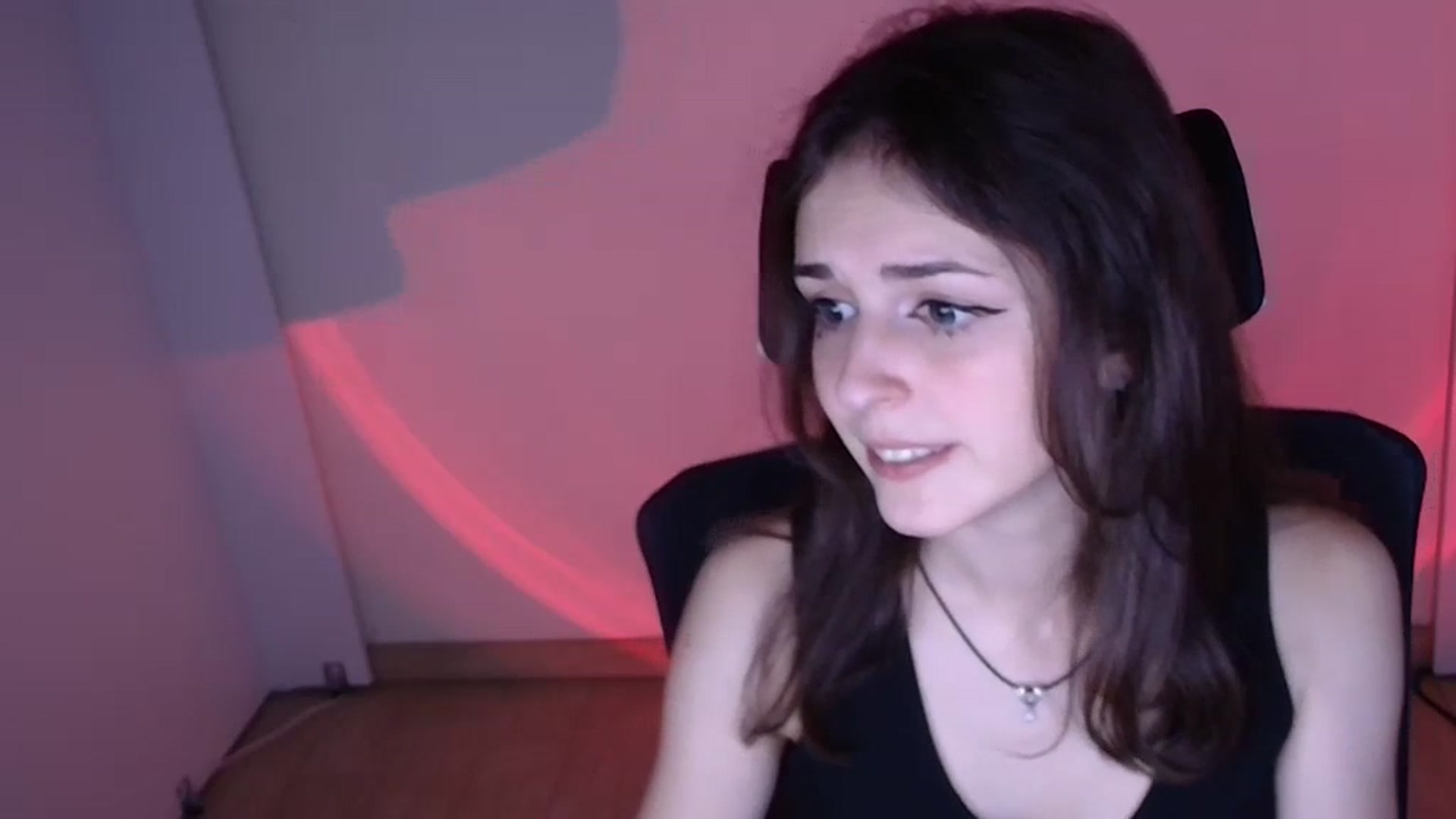 Gallery image thumbnail from Lurenn's myfreecams stream on, 11/23/2023, 17:59 image 14 of 20