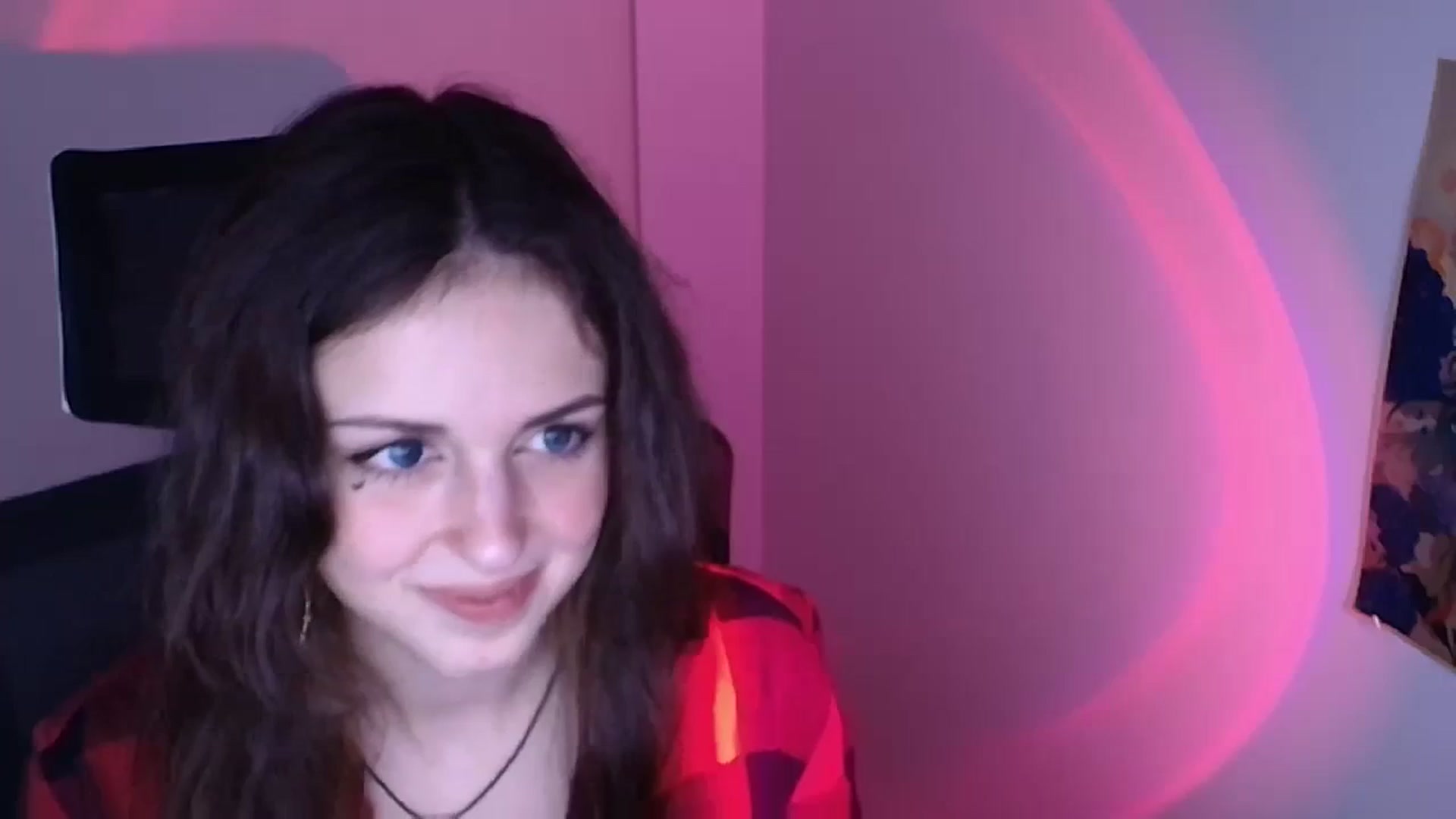 Gallery image thumbnail from Lurenn's myfreecams stream on, 11/27/2023, 08:41 image 13 of 20