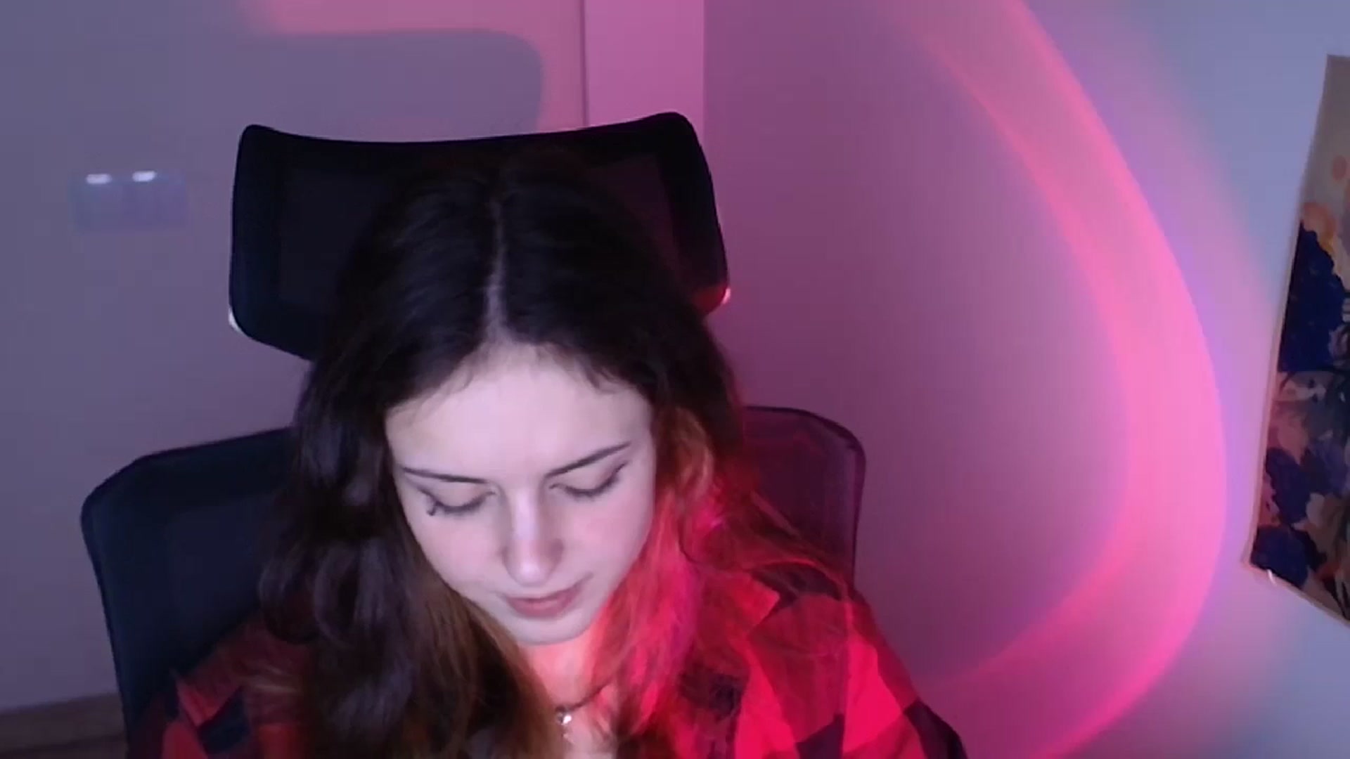 Gallery image thumbnail from Lurenn's myfreecams stream on, 11/27/2023, 08:41 image 2 of 20