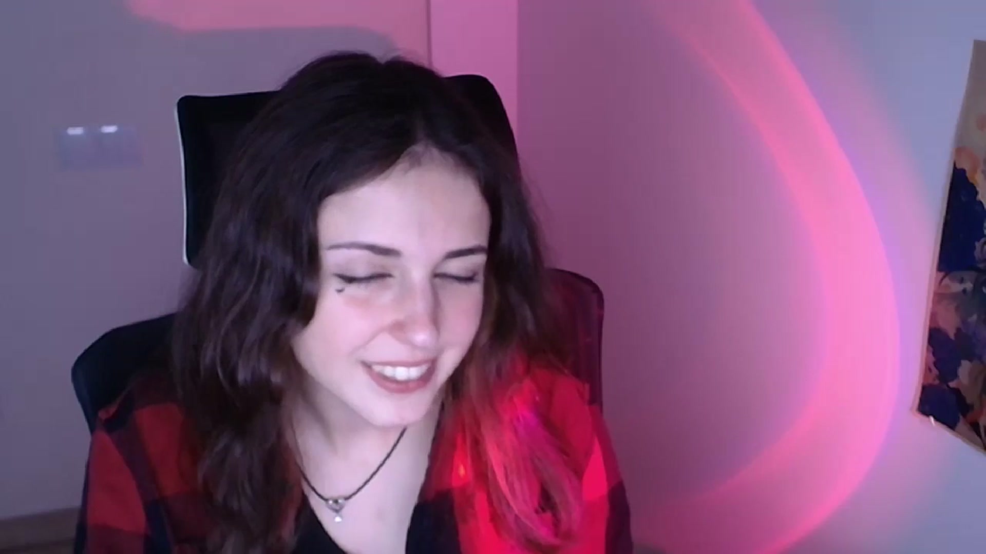 Gallery image thumbnail from Lurenn's myfreecams stream on, 11/27/2023, 08:41 image 12 of 20