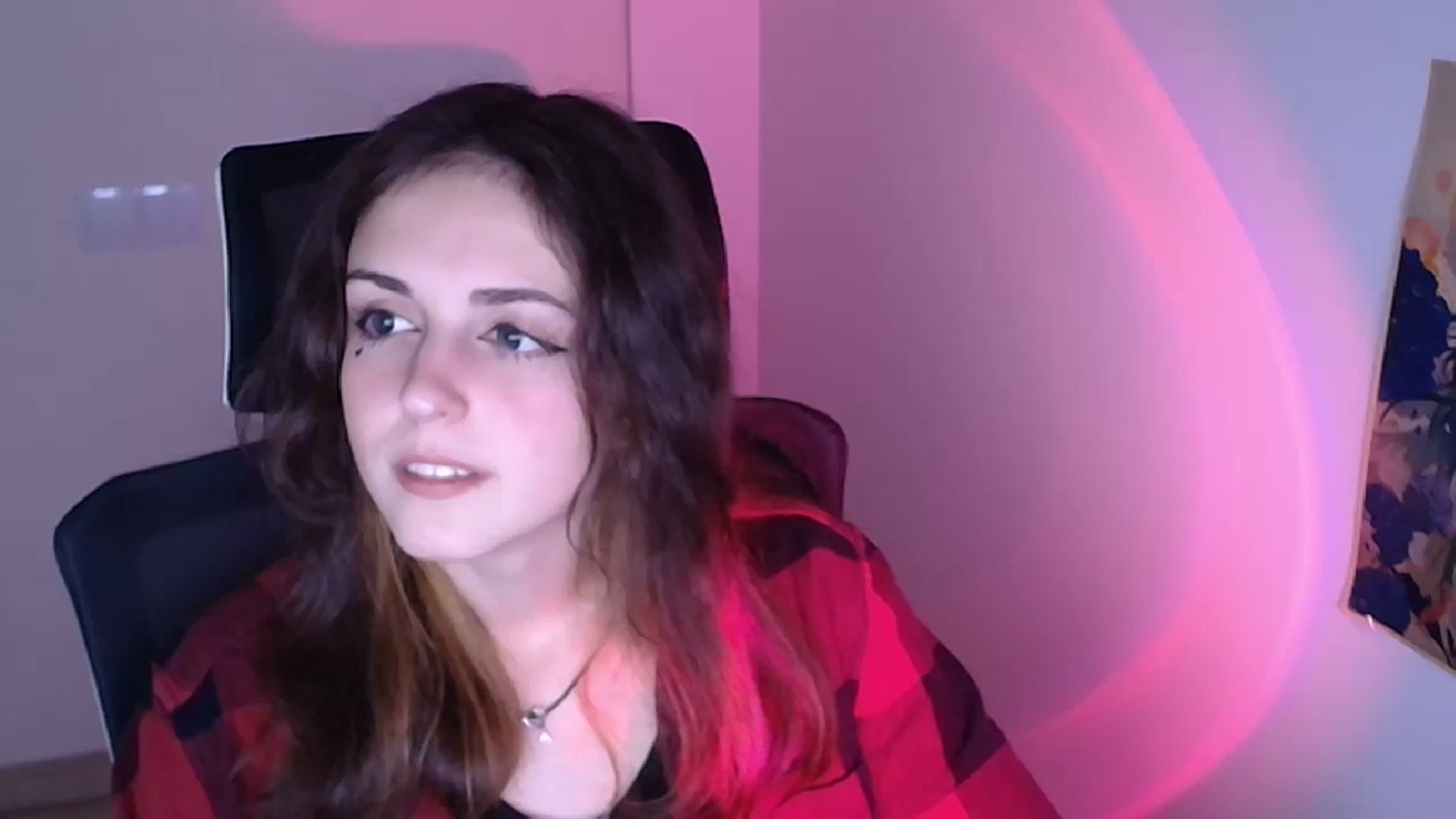 Gallery image thumbnail from Lurenn's myfreecams stream on, 11/27/2023, 08:41 image 9 of 20